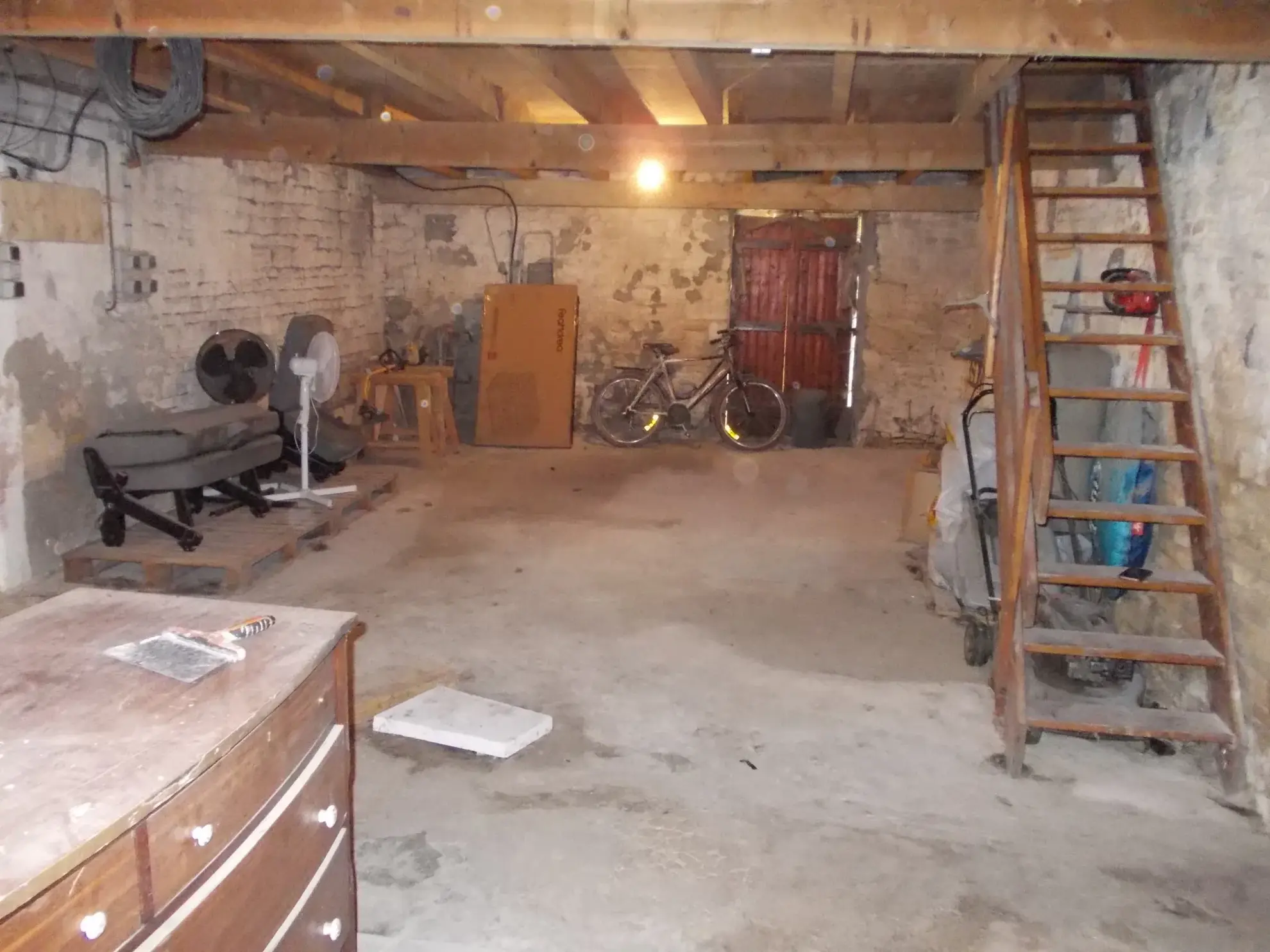 Maison charentaise rénovée avec dépendances et piscine proche de Cognac 