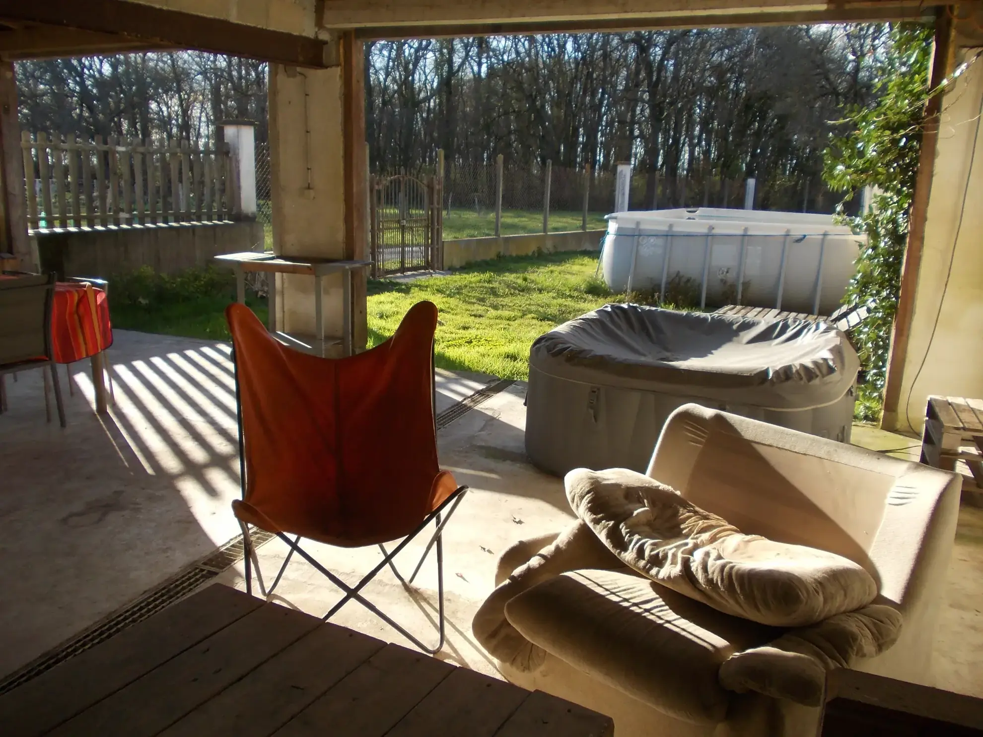 Maison charentaise rénovée avec dépendances et piscine proche de Cognac 