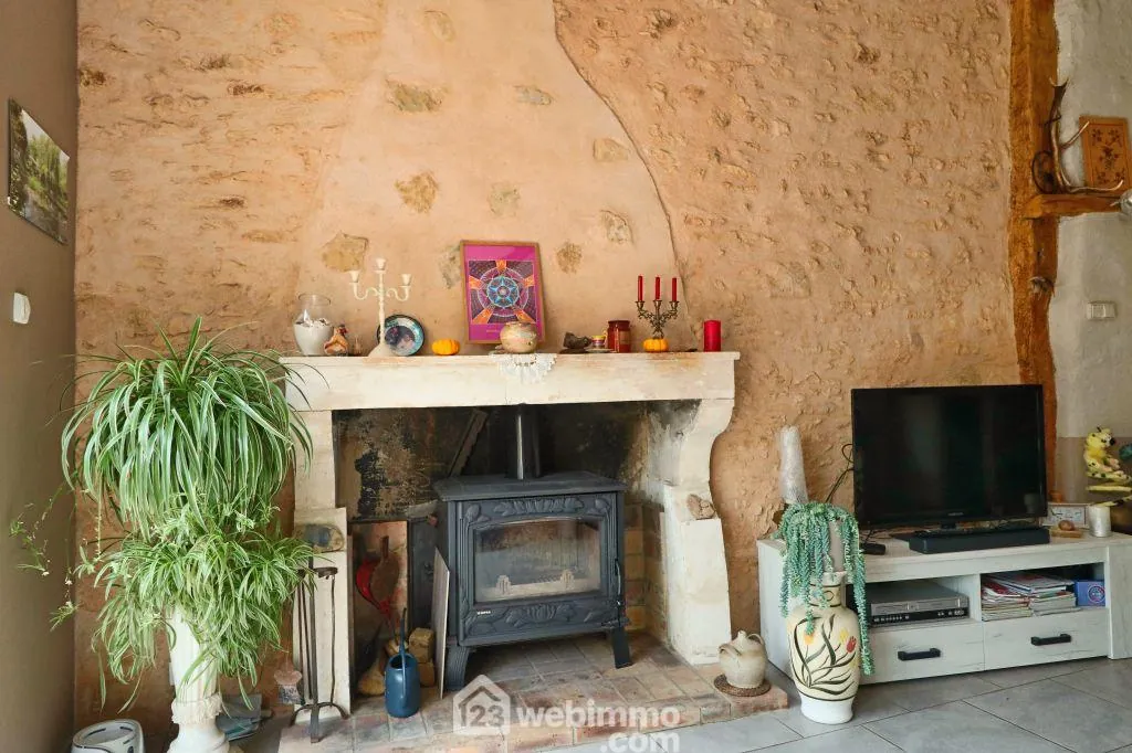 Maison en pierre de 134 m² avec jardin et potentiel à Marigny-Chemereau 