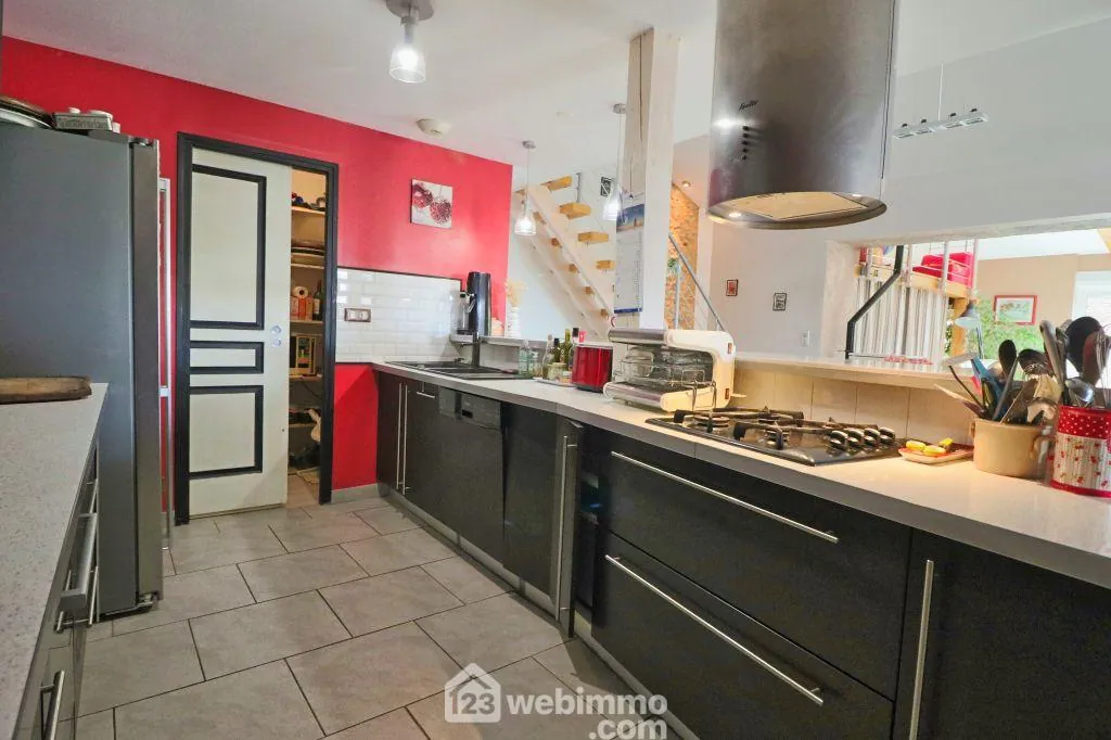 Maison en pierre de 134 m² avec jardin et potentiel à Marigny-Chemereau 