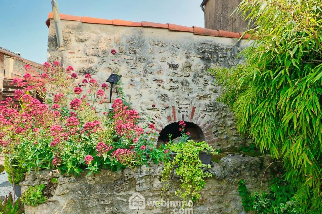 Maison en pierre de 134 m² avec jardin et potentiel à Marigny-Chemereau 