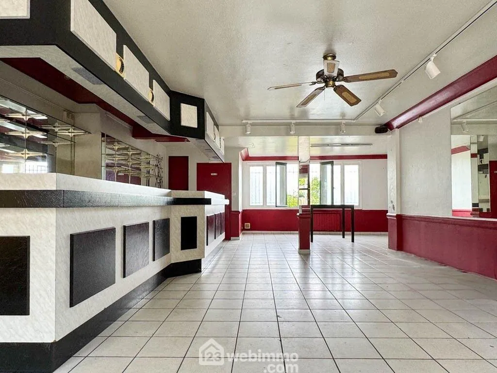 Local commercial ou habitation de 110 m² à La Romagne - Potentiel de transformation