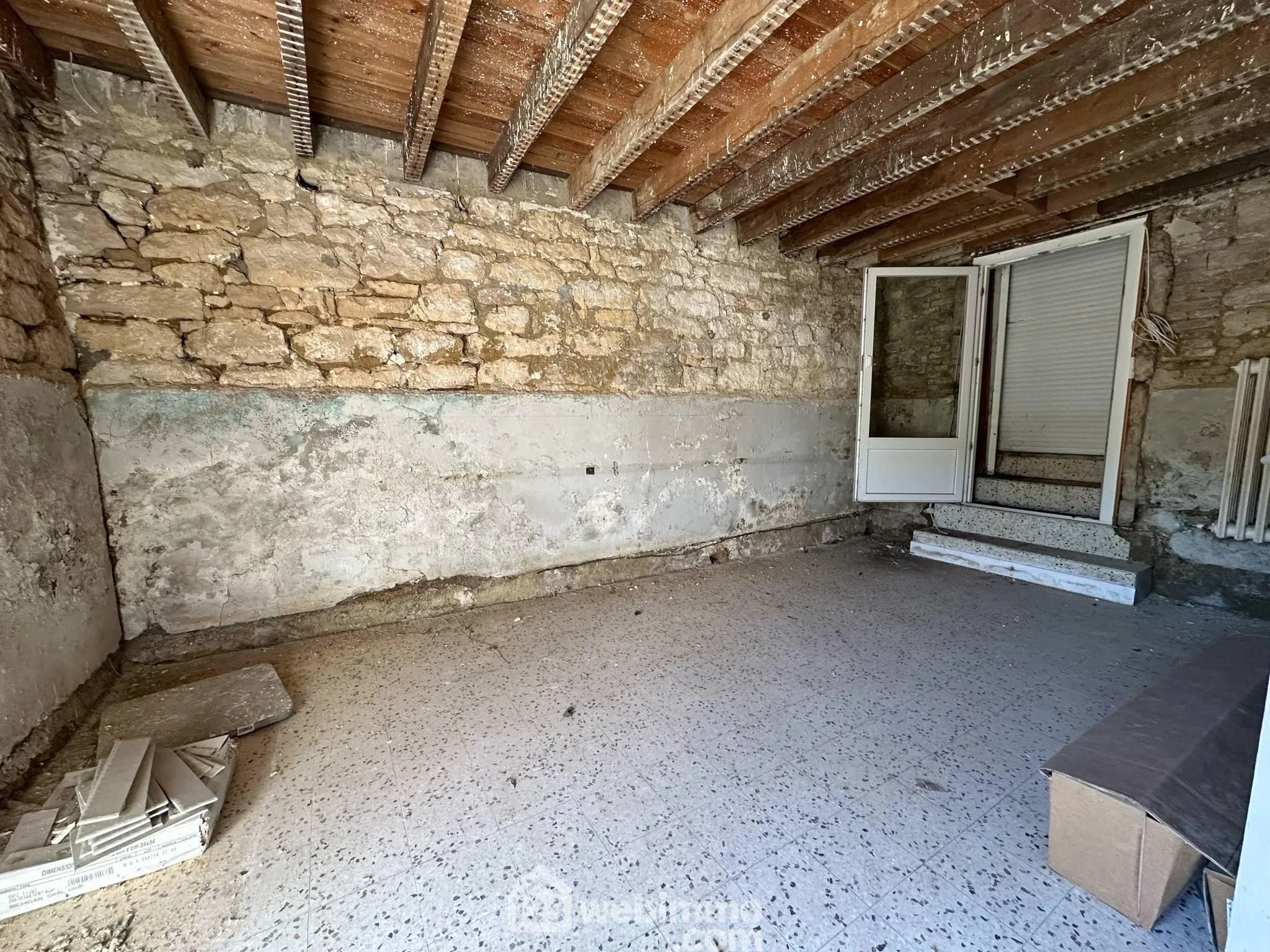 Maison de 95 m² à Chérēt avec jardin et grange, idéale pour investissement ou résidence 