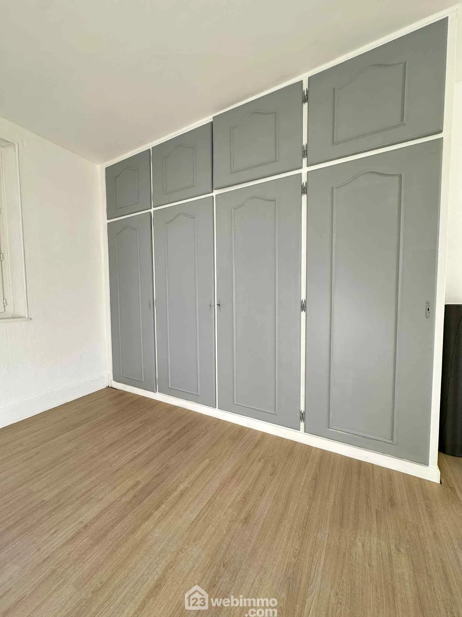 Maison de 95 m² à Chérēt avec jardin et grange, idéale pour investissement ou résidence 