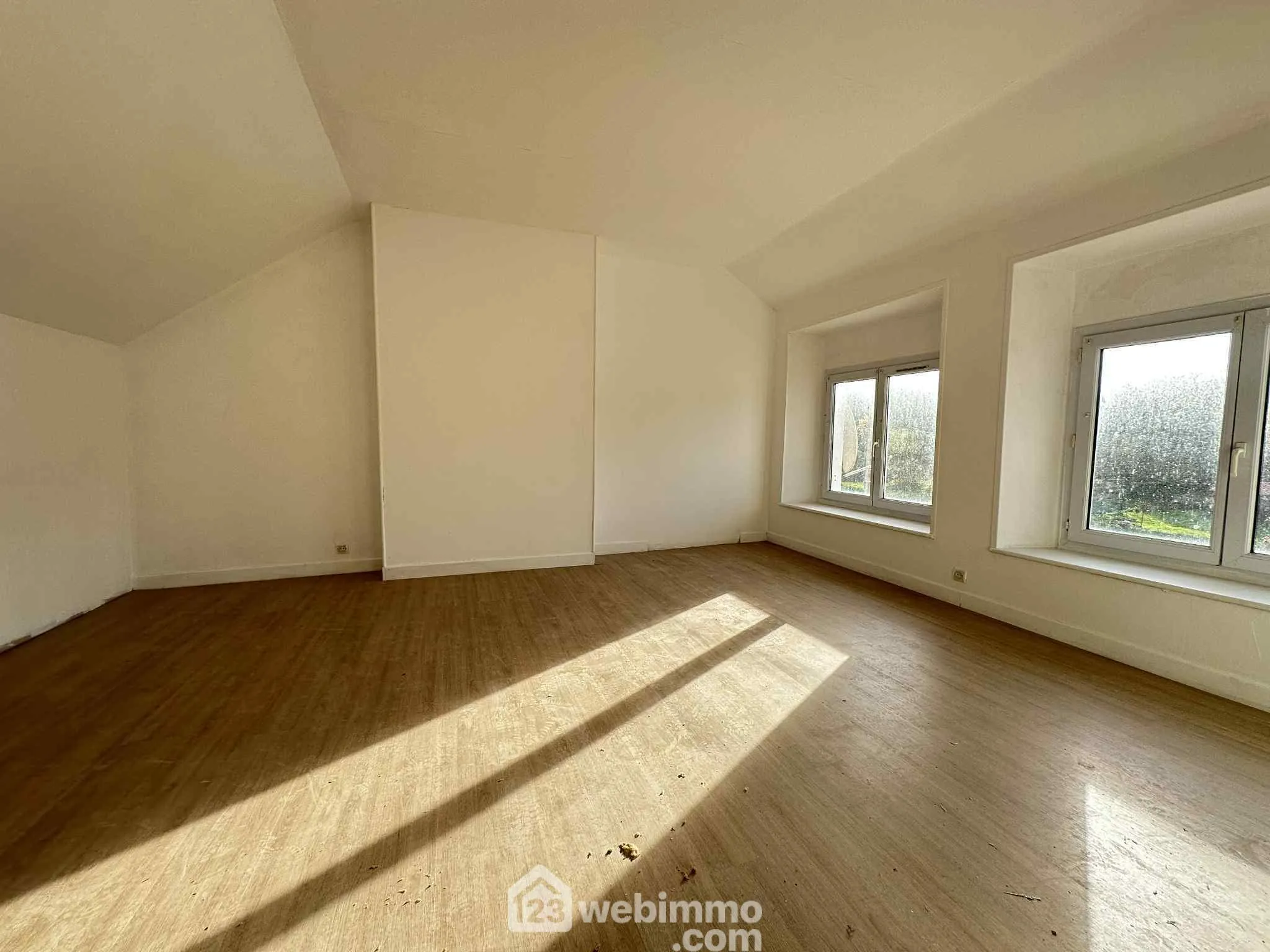 Maison de 95 m² à Chérēt avec jardin et grange, idéale pour investissement ou résidence 