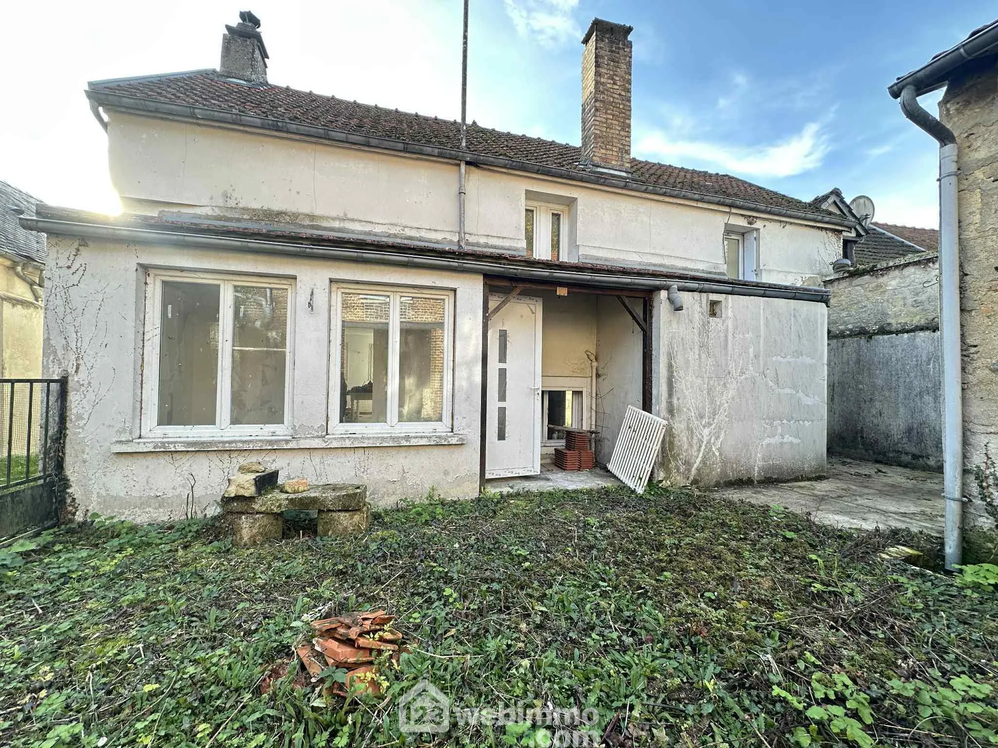 Maison de 95 m² à Chérēt avec jardin et grange, idéale pour investissement ou résidence 