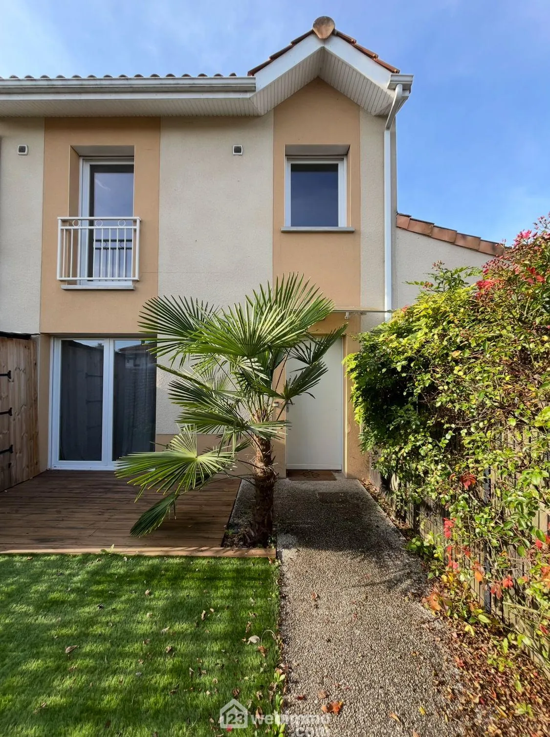 Maison contemporaine de 2015 à Bruges avec jardin et parking