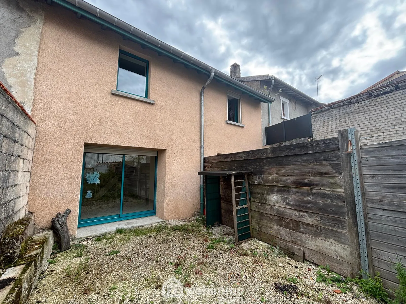 Investissez dans deux maisons jumelles à Damvillers avec potentiel locatif et habitation