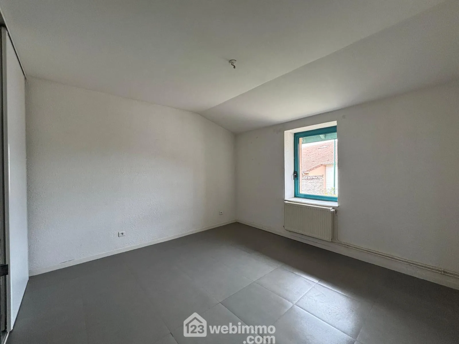 Investissez dans deux maisons jumelles à Damvillers avec potentiel locatif et habitation 