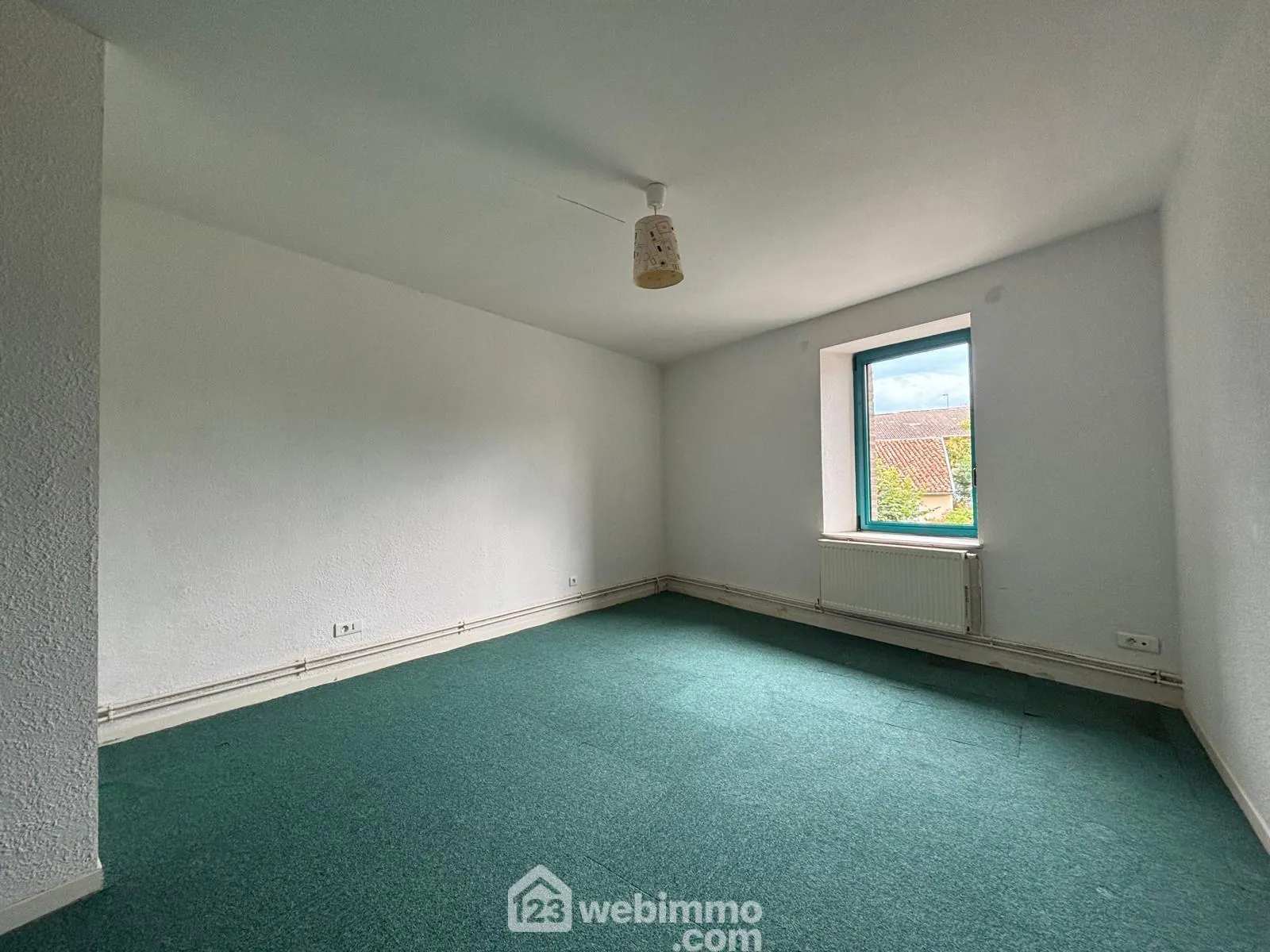 Investissez dans deux maisons jumelles à Damvillers avec potentiel locatif et habitation 