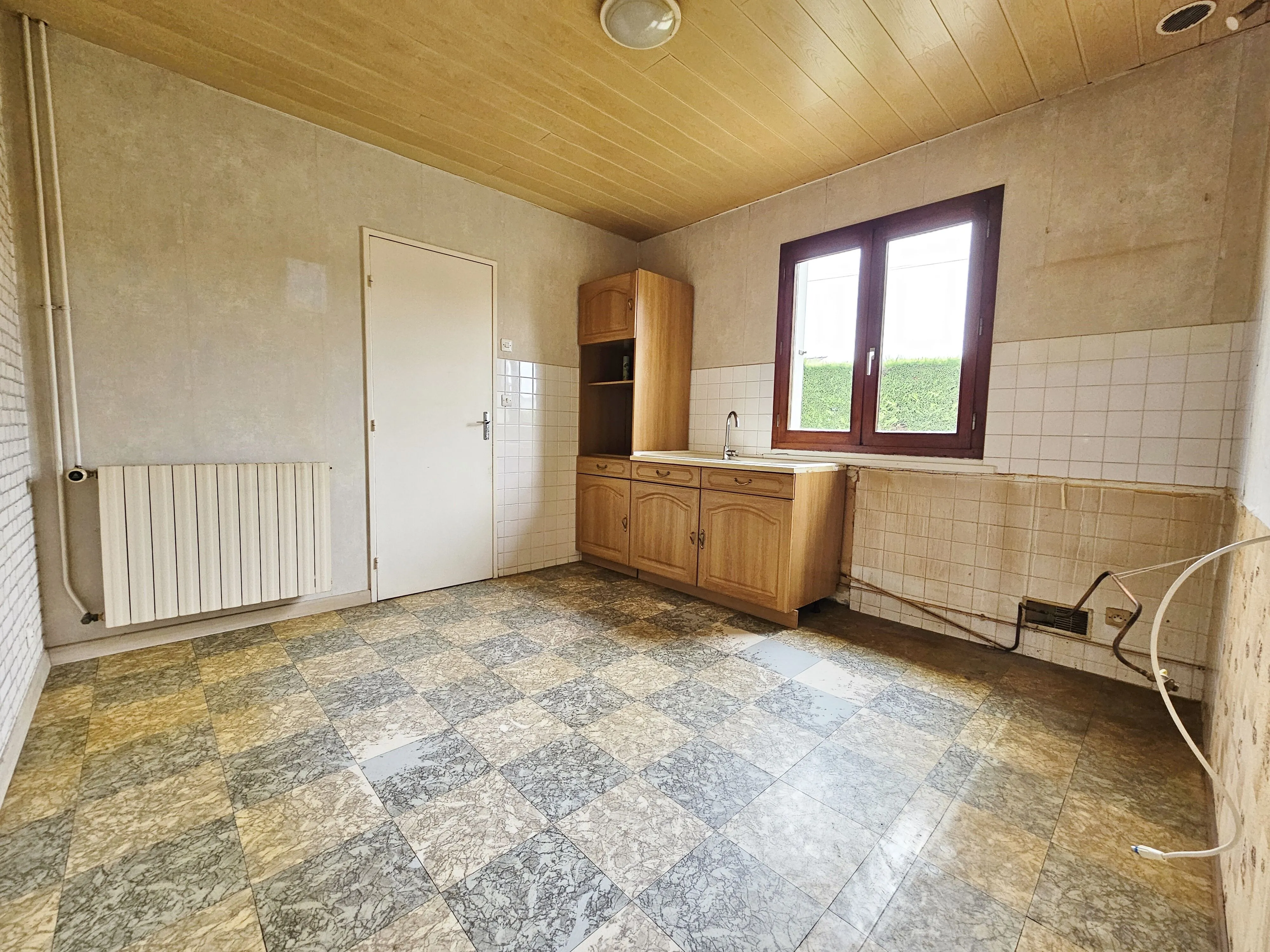 Maison à vendre à Saint Romain le Puy de 96 m² avec garage et terrain arboré 