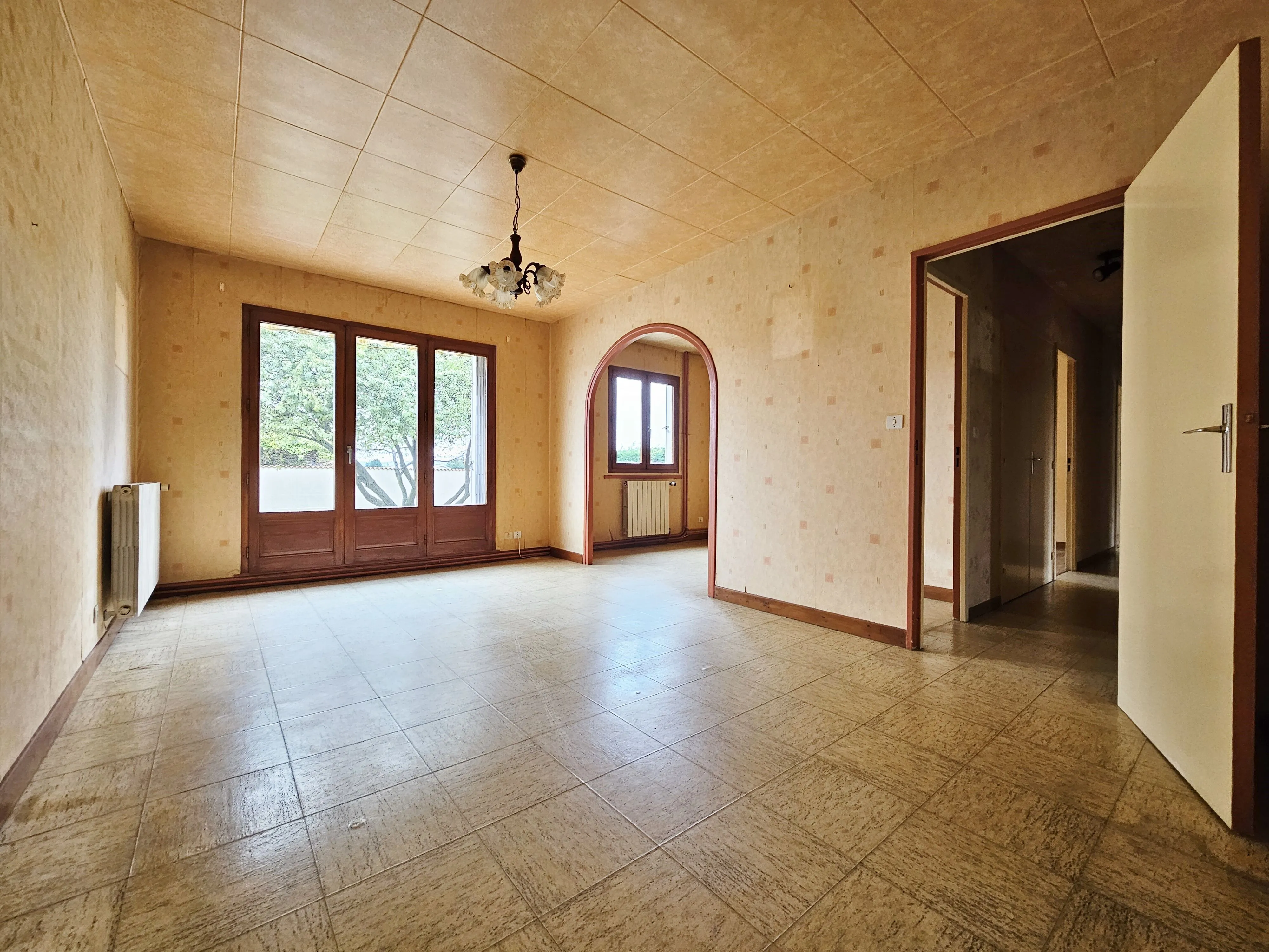 Maison à vendre à Saint Romain le Puy de 96 m² avec garage et terrain arboré 