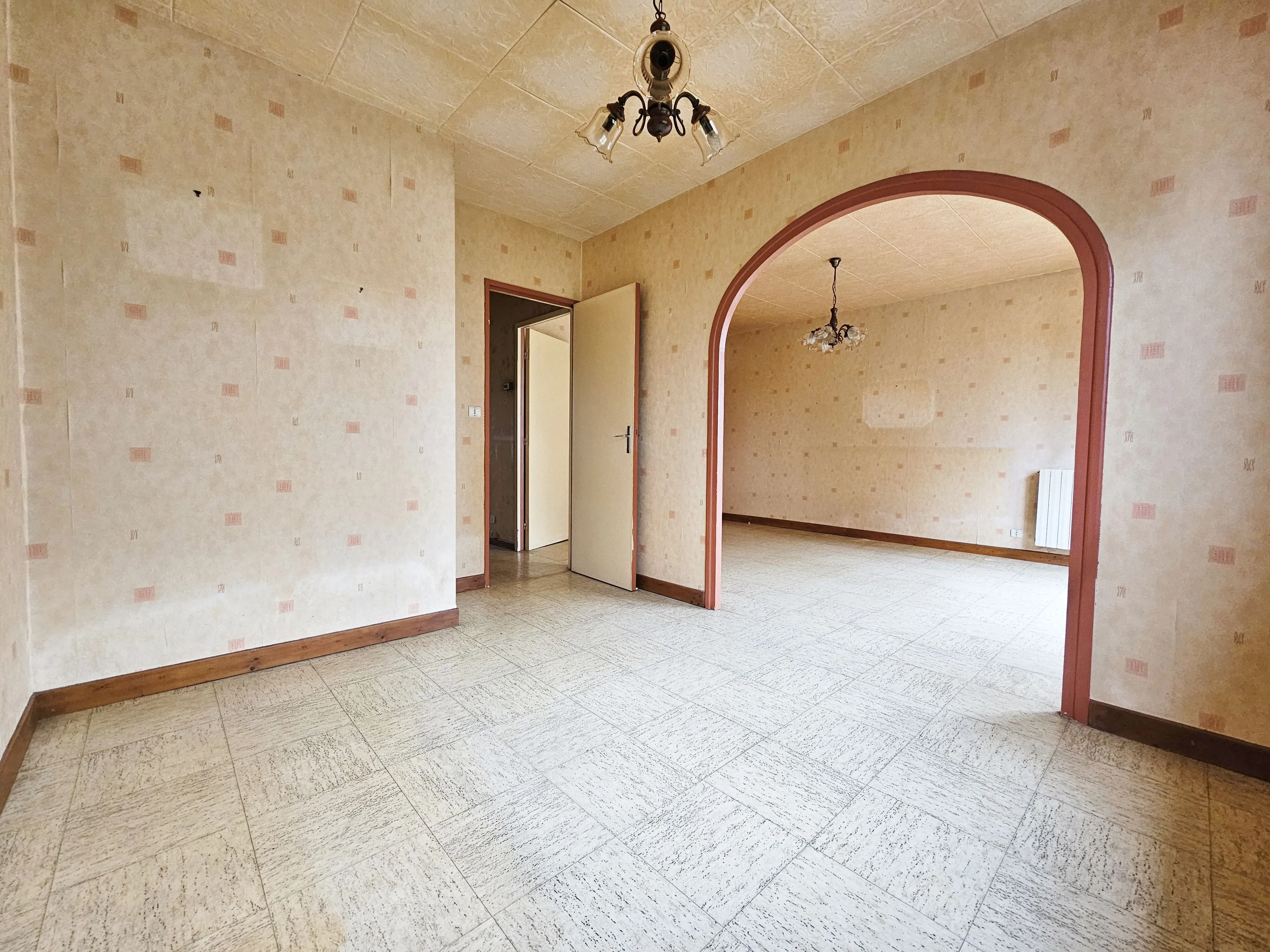 Maison à vendre à Saint Romain le Puy de 96 m² avec garage et terrain arboré 