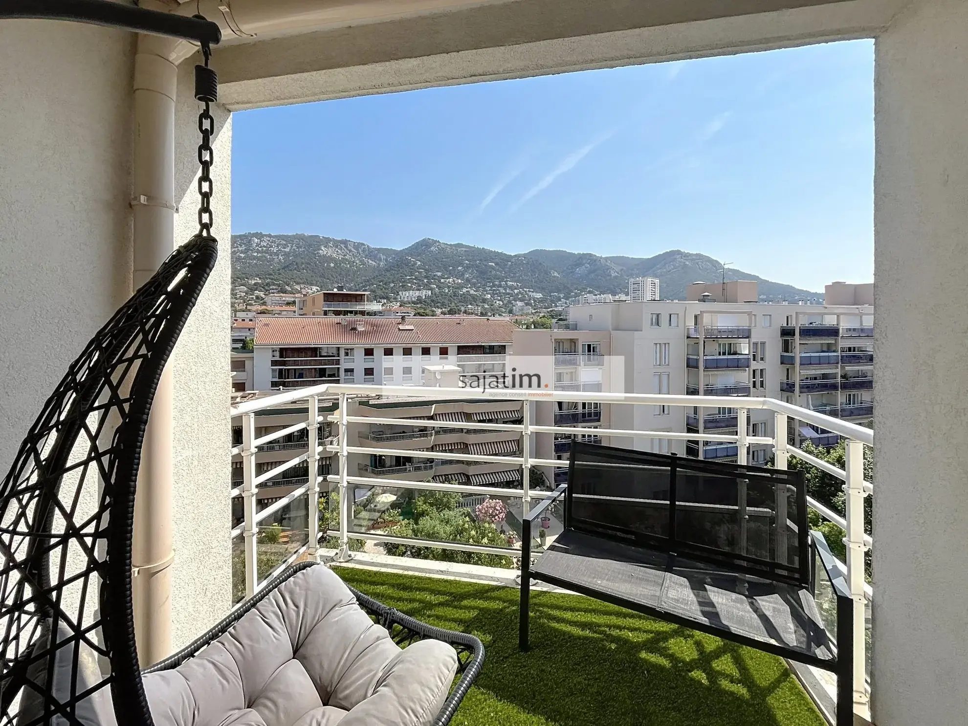 Appartement T2/T3 avec vue sur le Faron à Toulon - Dernier étage avec garage
