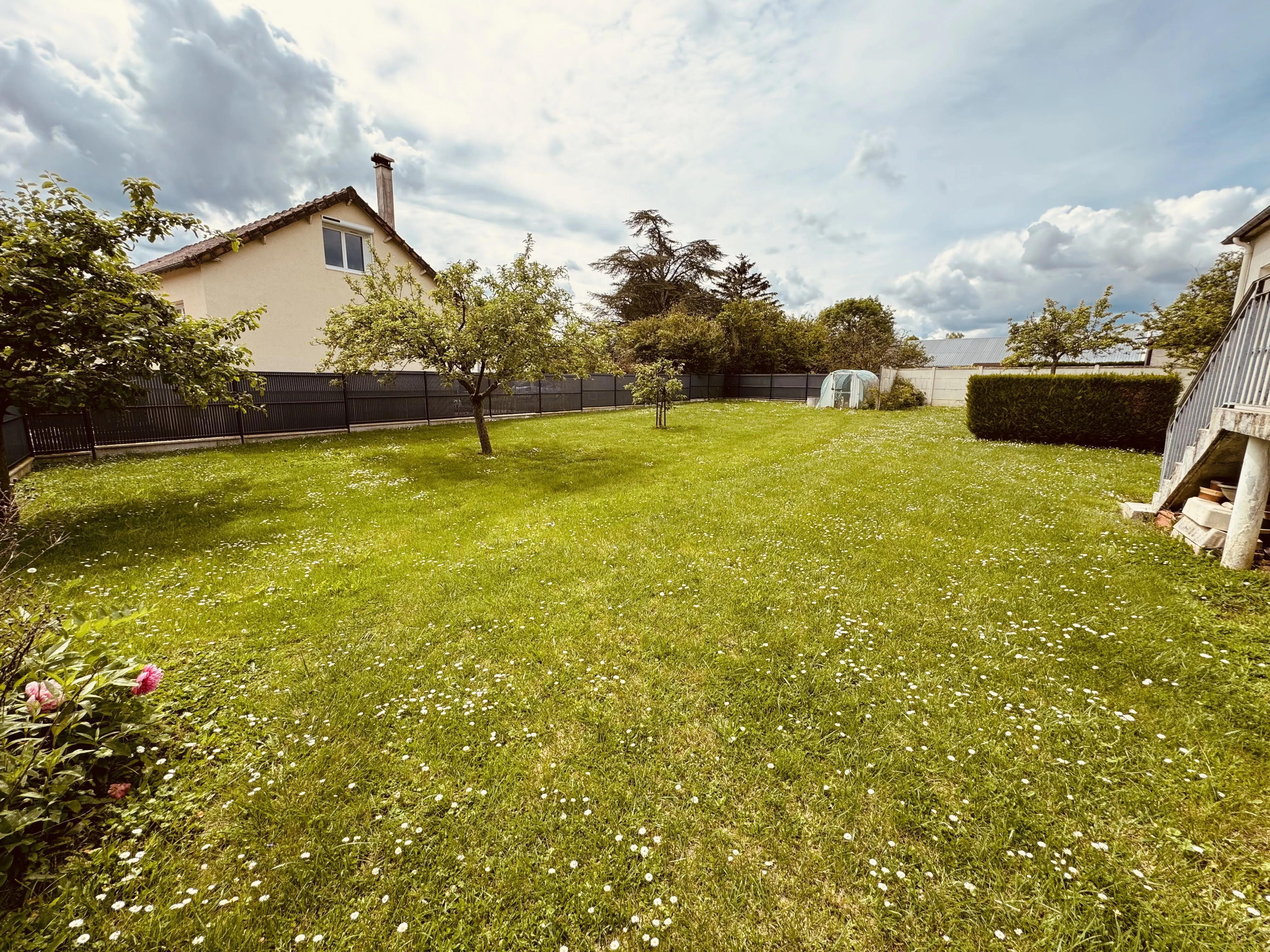 Maison individuelle à CHAUSSOY EPAGNY de style années 70 avec jardin et garage 