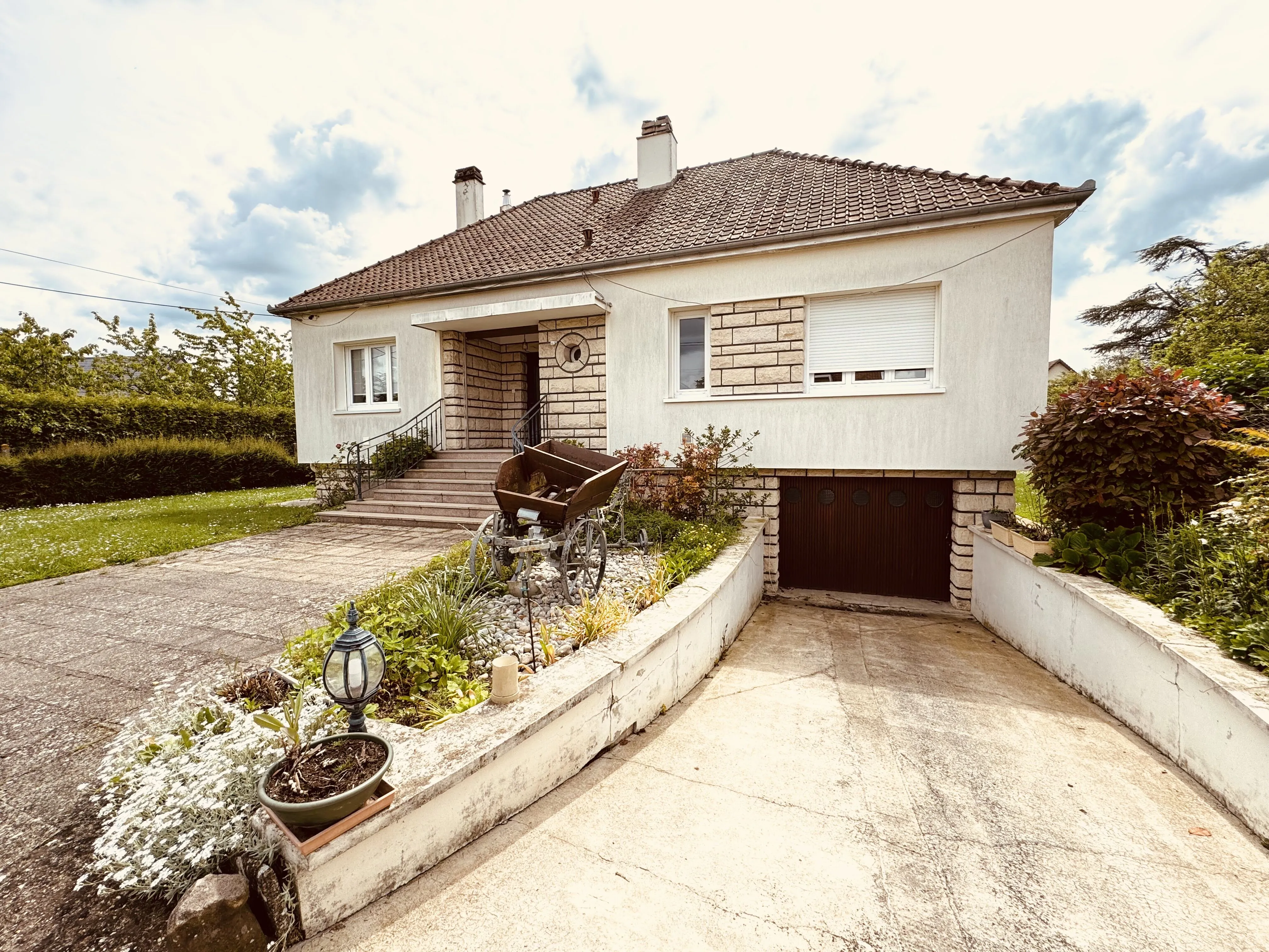 Maison individuelle à CHAUSSOY EPAGNY de style années 70 avec jardin et garage 