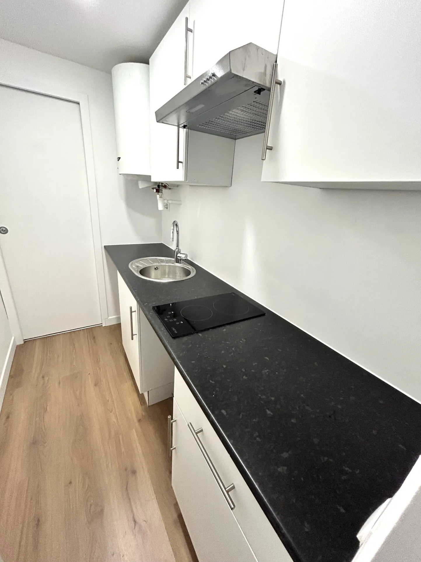 Local commercial de 28 m² avec terrasse et jardin au Raincy, proche centre-ville 