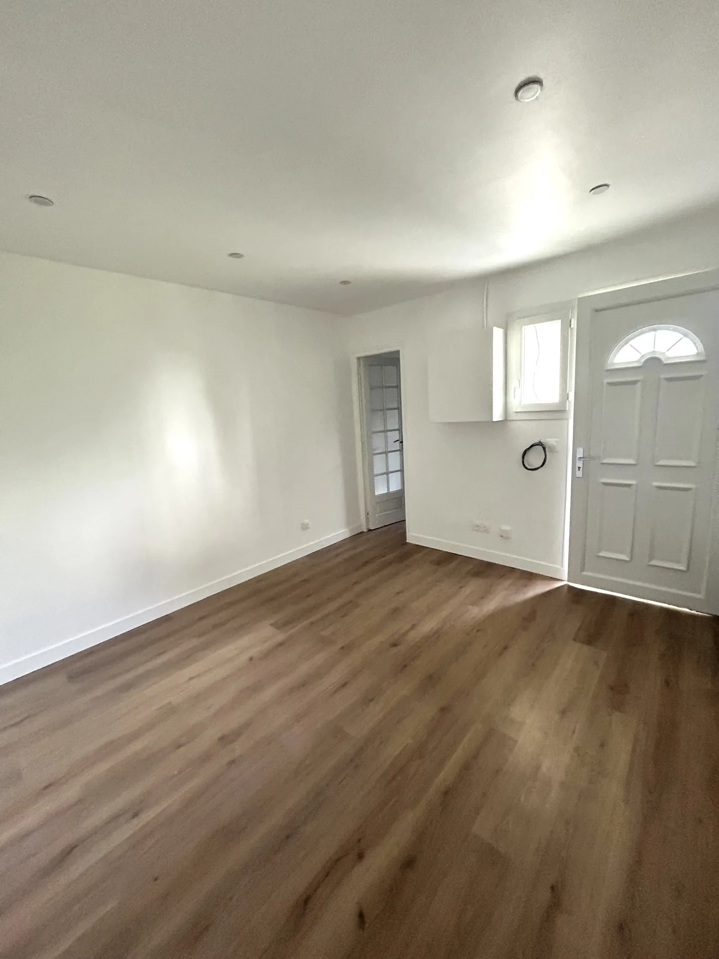 Local commercial de 28 m² avec terrasse et jardin au Raincy, proche centre-ville 