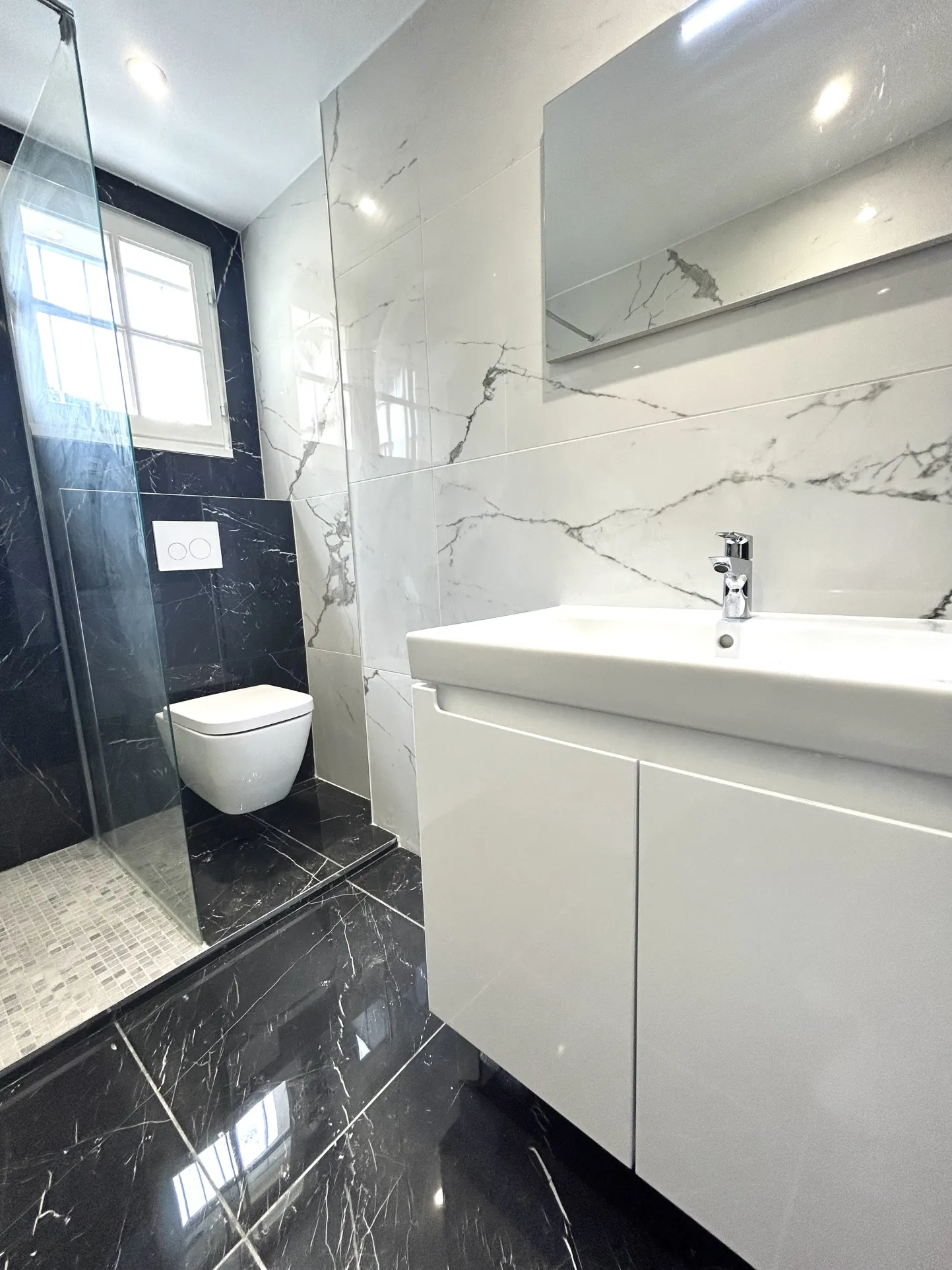 Local commercial de 28 m² avec terrasse et jardin au Raincy, proche centre-ville 