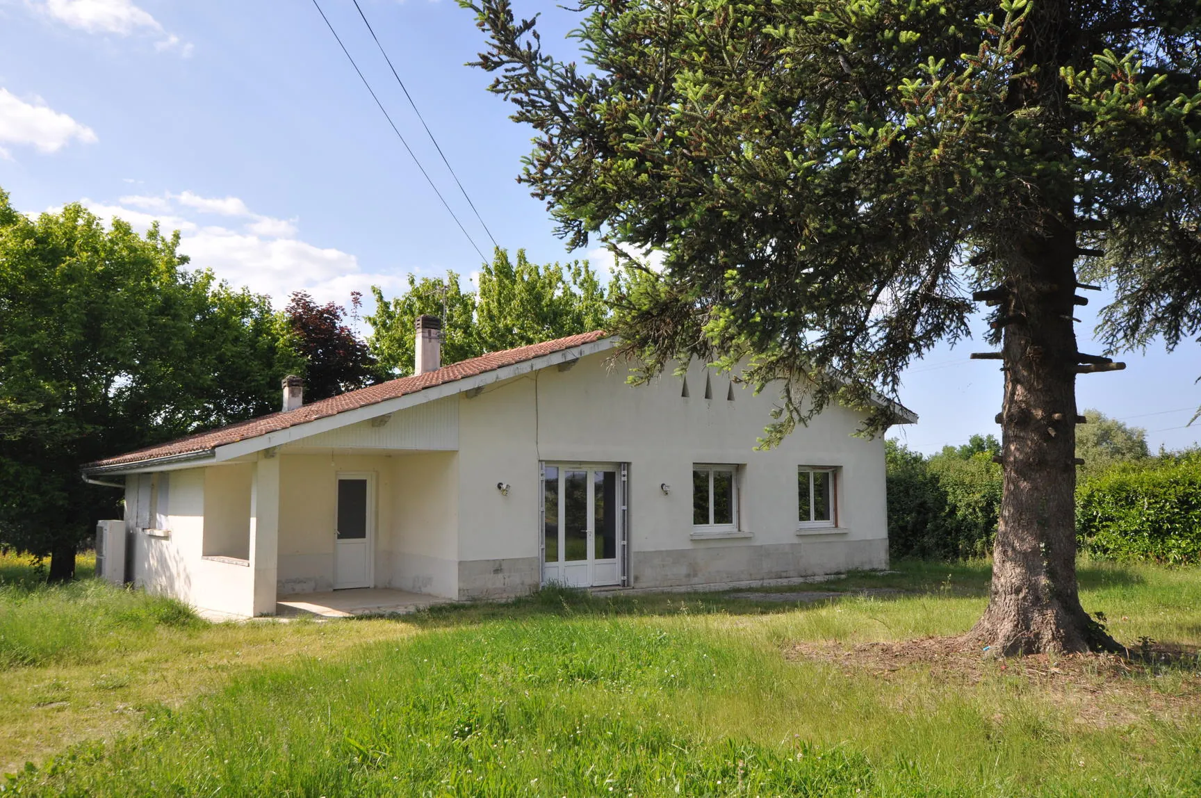 Maison de plain-pied à Capian de 101 m² avec dépendance et grand terrain