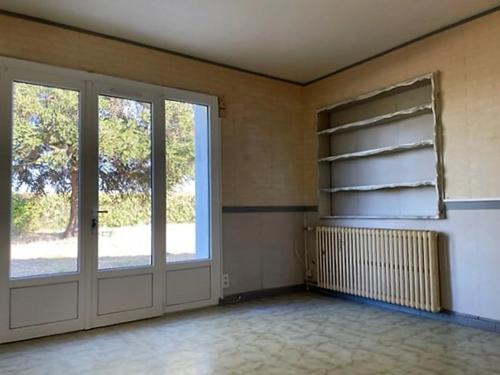 Maison de plain-pied à Capian de 101 m² avec dépendance et grand terrain 