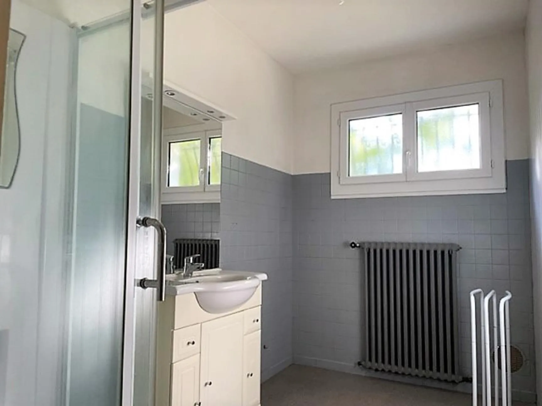 Maison de plain-pied à Capian de 101 m² avec dépendance et grand terrain 