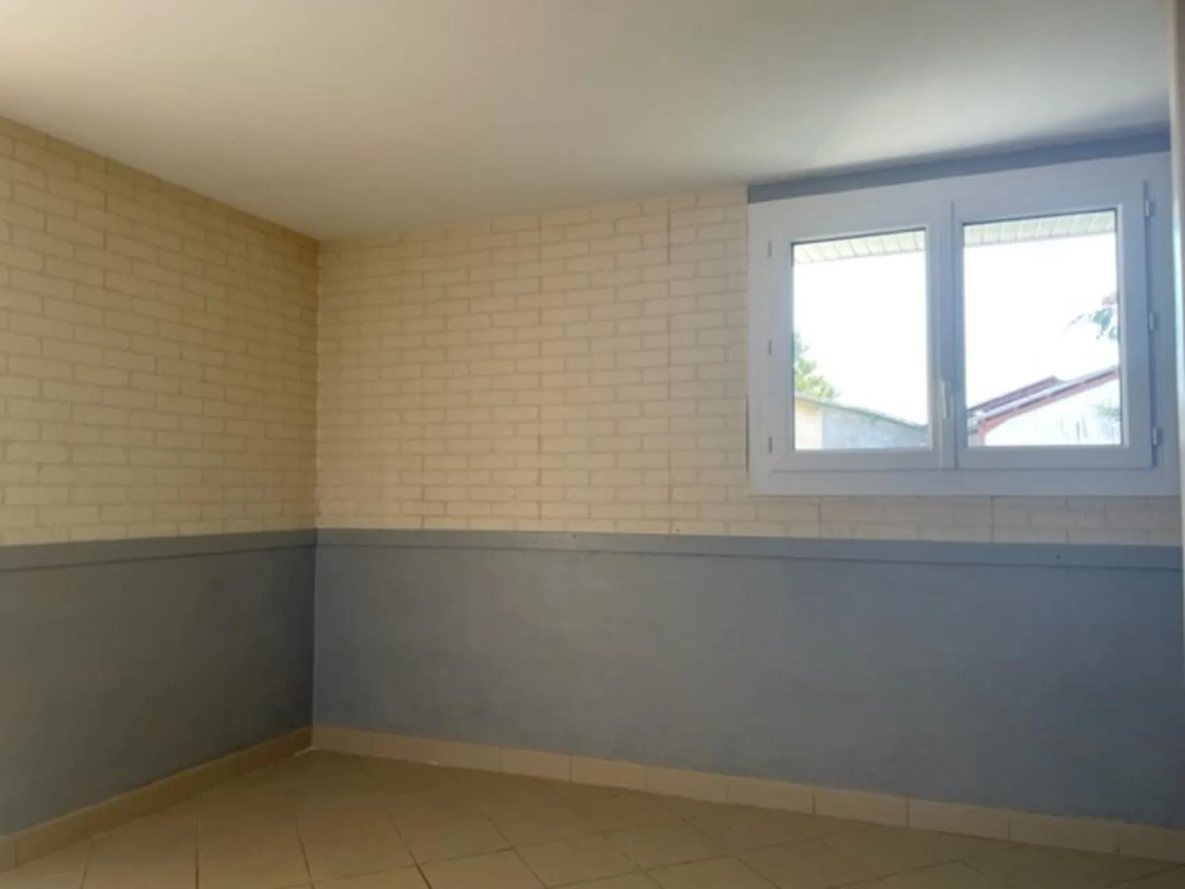 Maison de plain-pied à Capian de 101 m² avec dépendance et grand terrain 