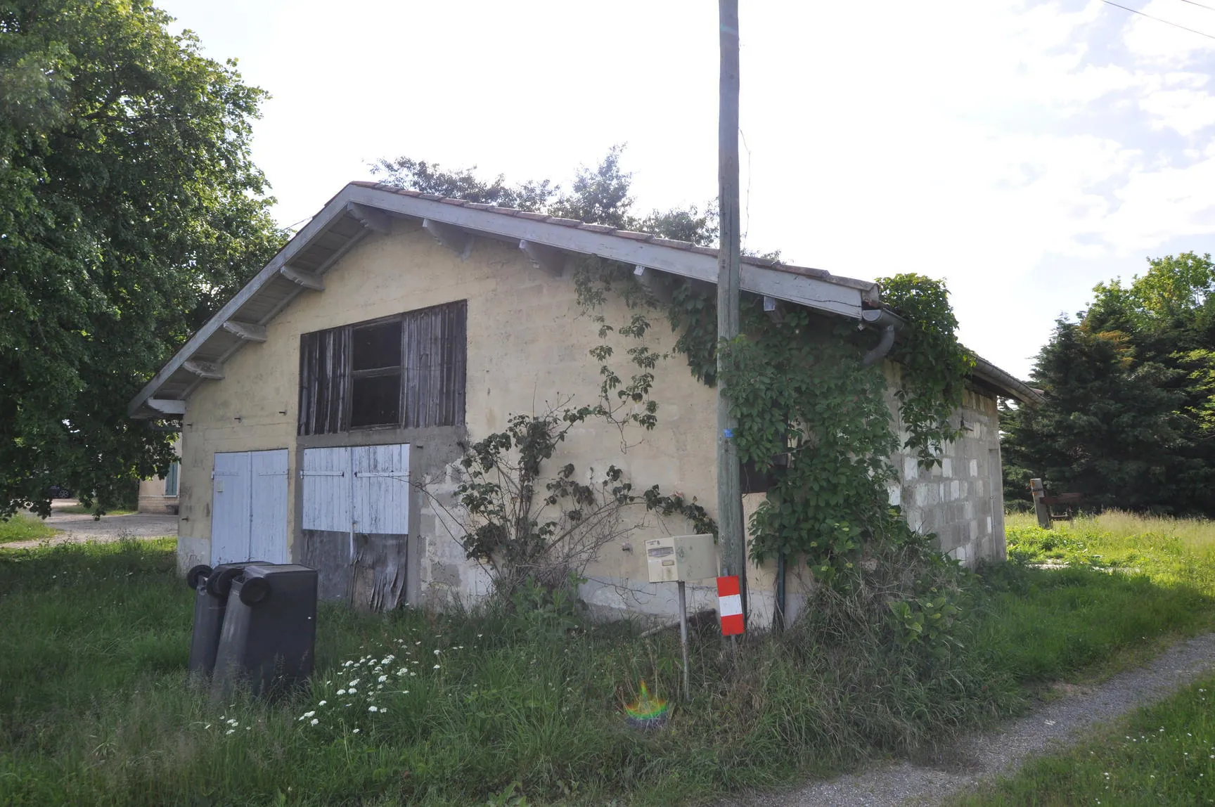 Maison de plain-pied à Capian de 101 m² avec dépendance et grand terrain 