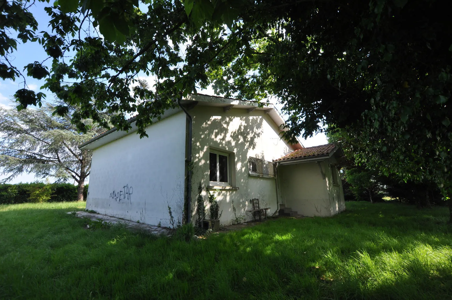 Maison de plain-pied à Capian de 101 m² avec dépendance et grand terrain 