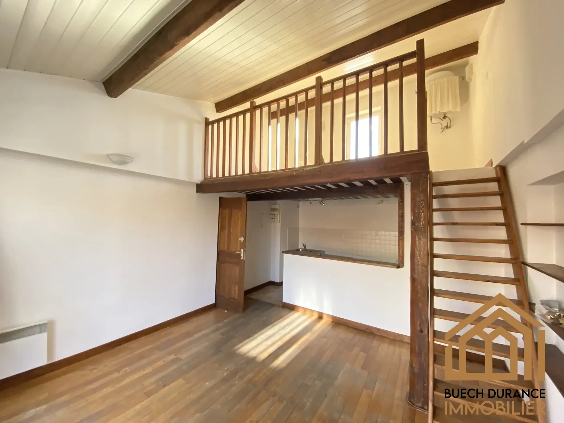 Immeuble de 5 logements à vendre en centre-ville de Laragne-Montéglin 