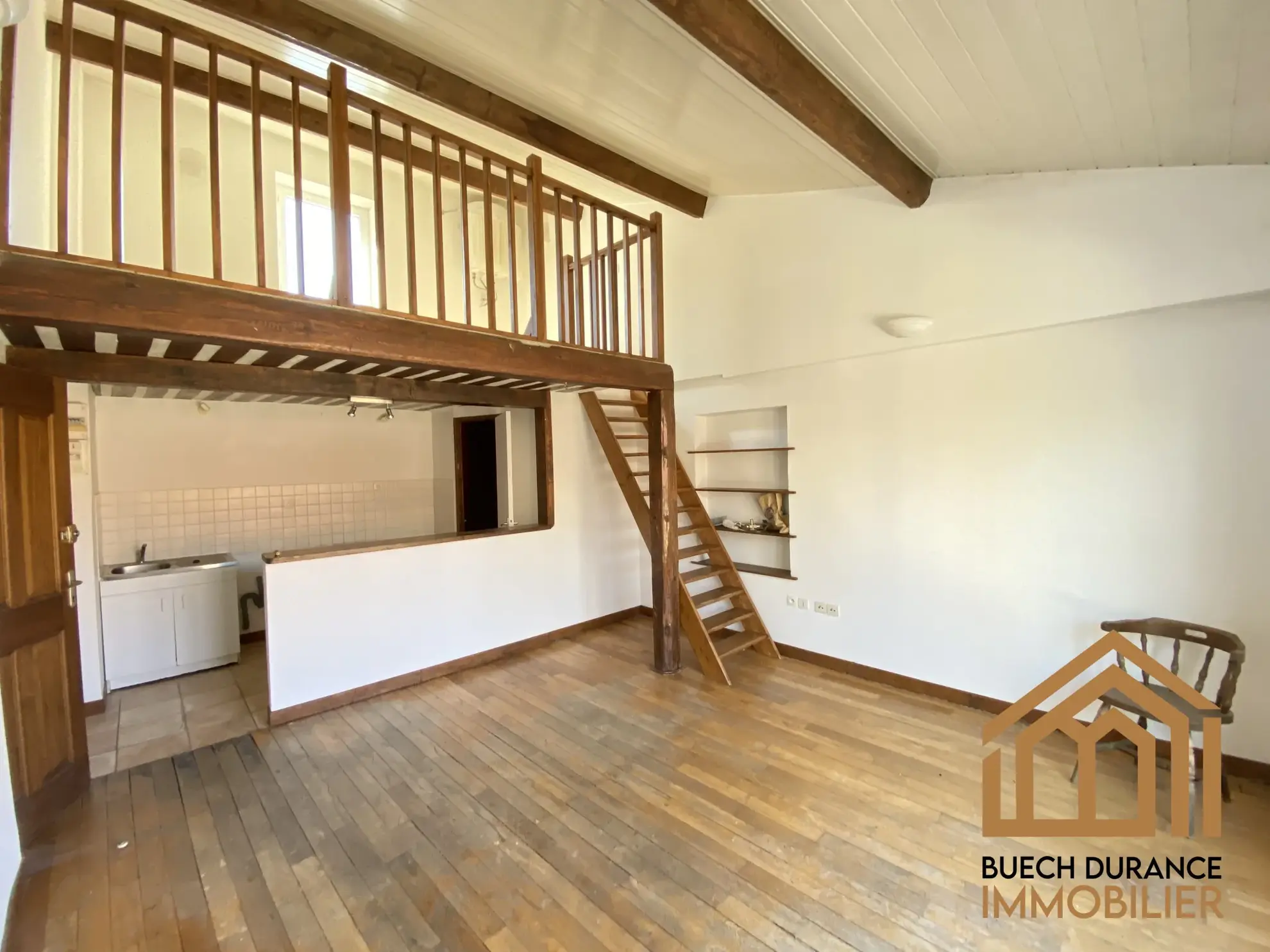 Immeuble de 5 logements à vendre en centre-ville de Laragne-Montéglin 