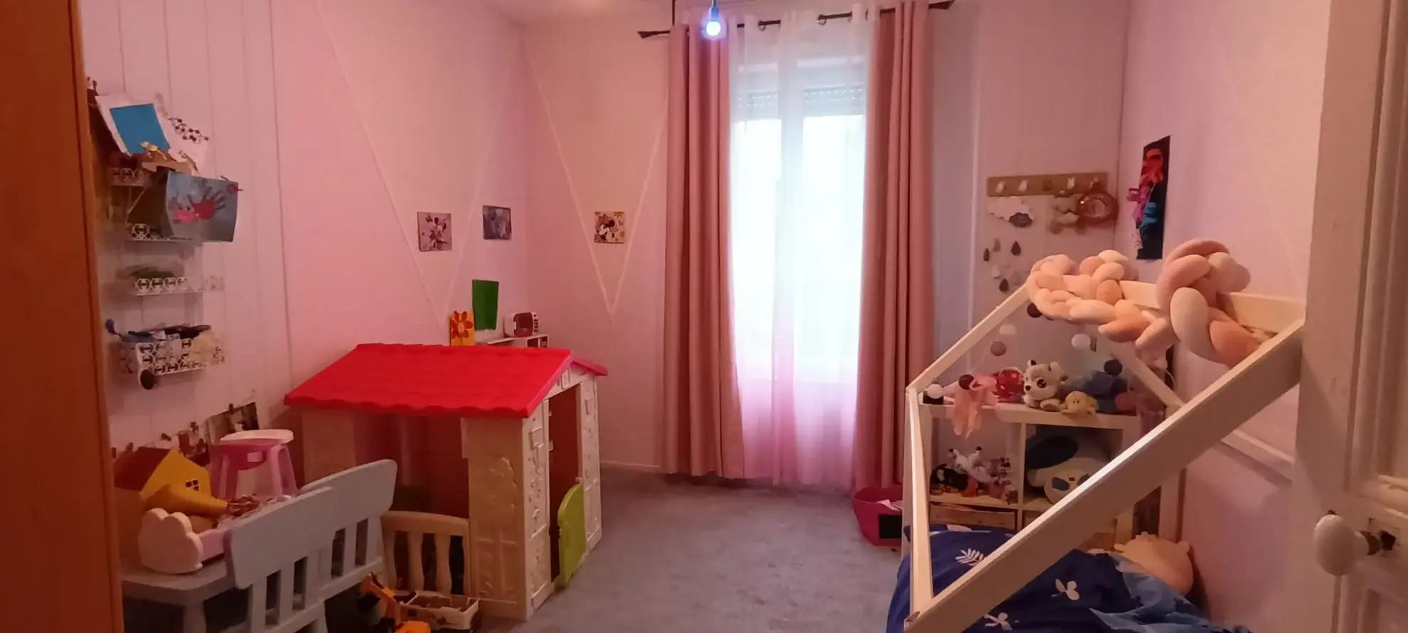 Maison rénovée avec 7 chambres, jardin et terrasse à SERY près de RETHEL 