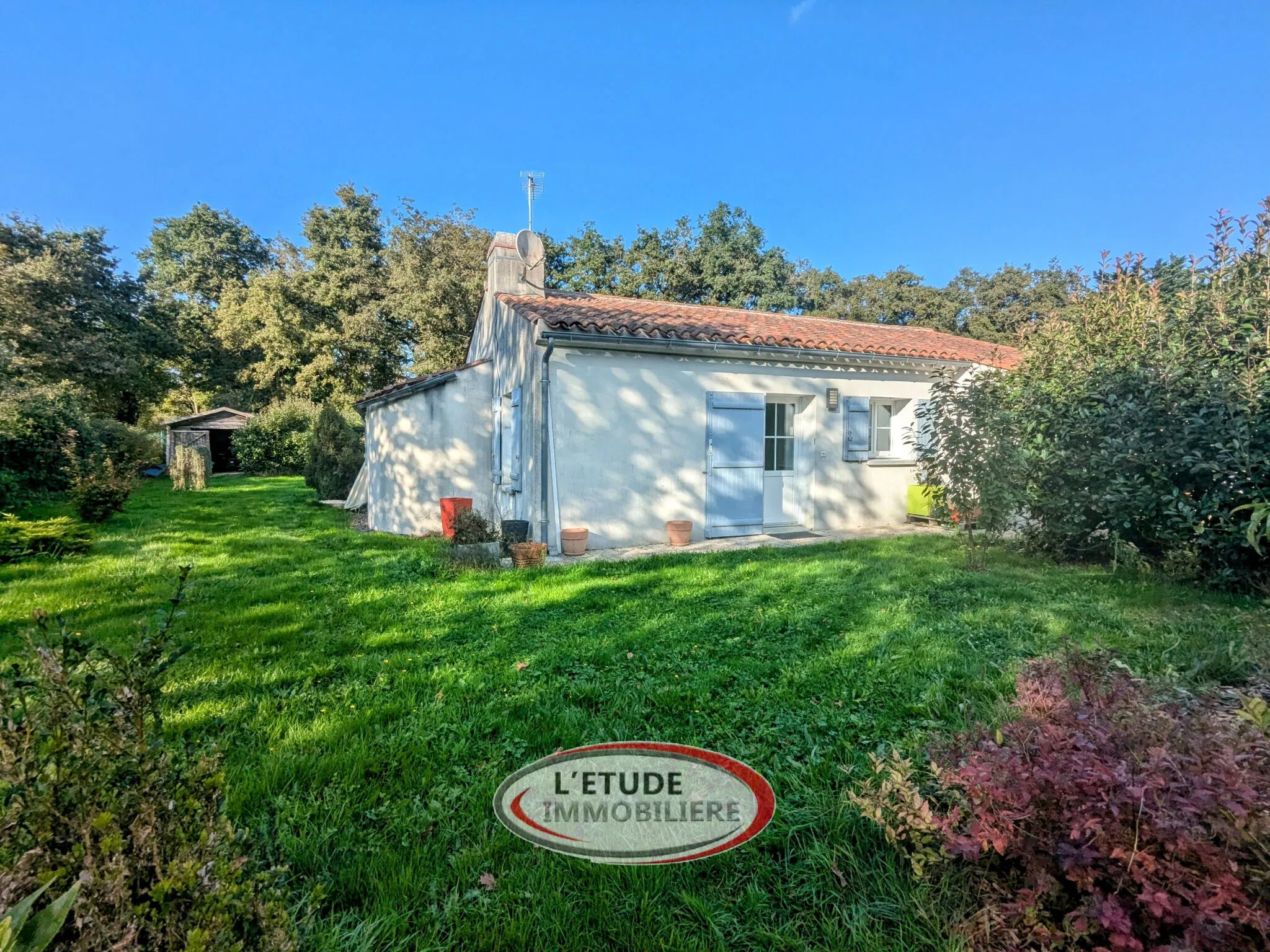 Maison avec espace professionnel et piscine à Château-Thébaud - Opportunité rare