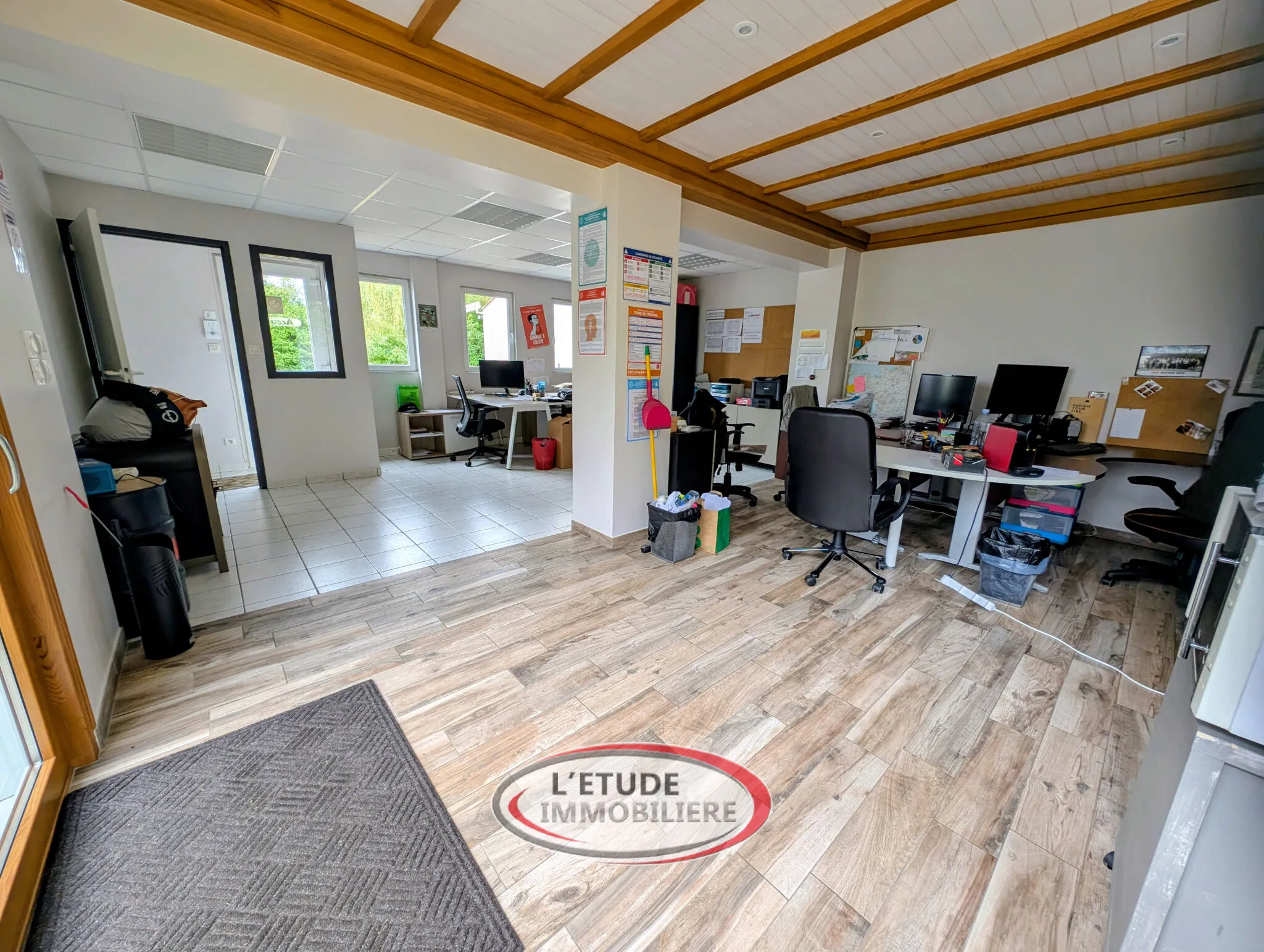 Maison multifonctionnelle avec espace professionnel, piscine et terrain clos à Château-Thébaud 