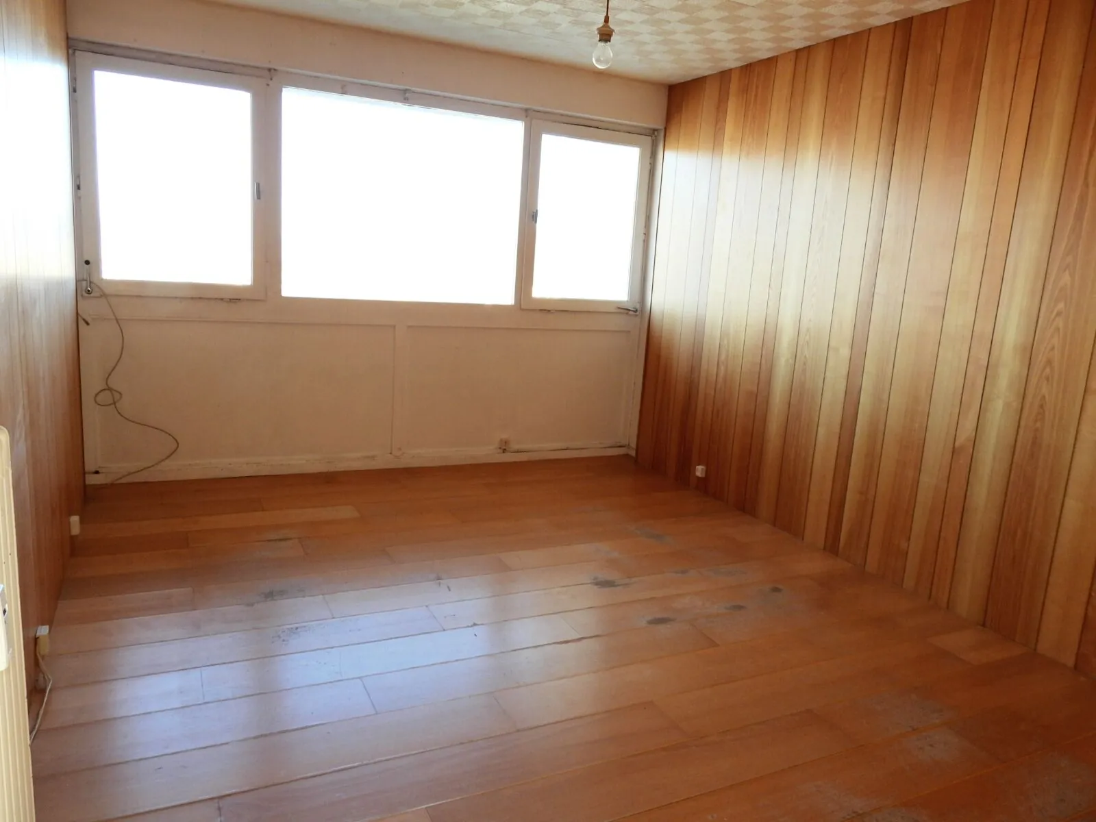 Appartement à Fécamp avec balcon, 2 chambres, rez-de-chaussée sécurisé 