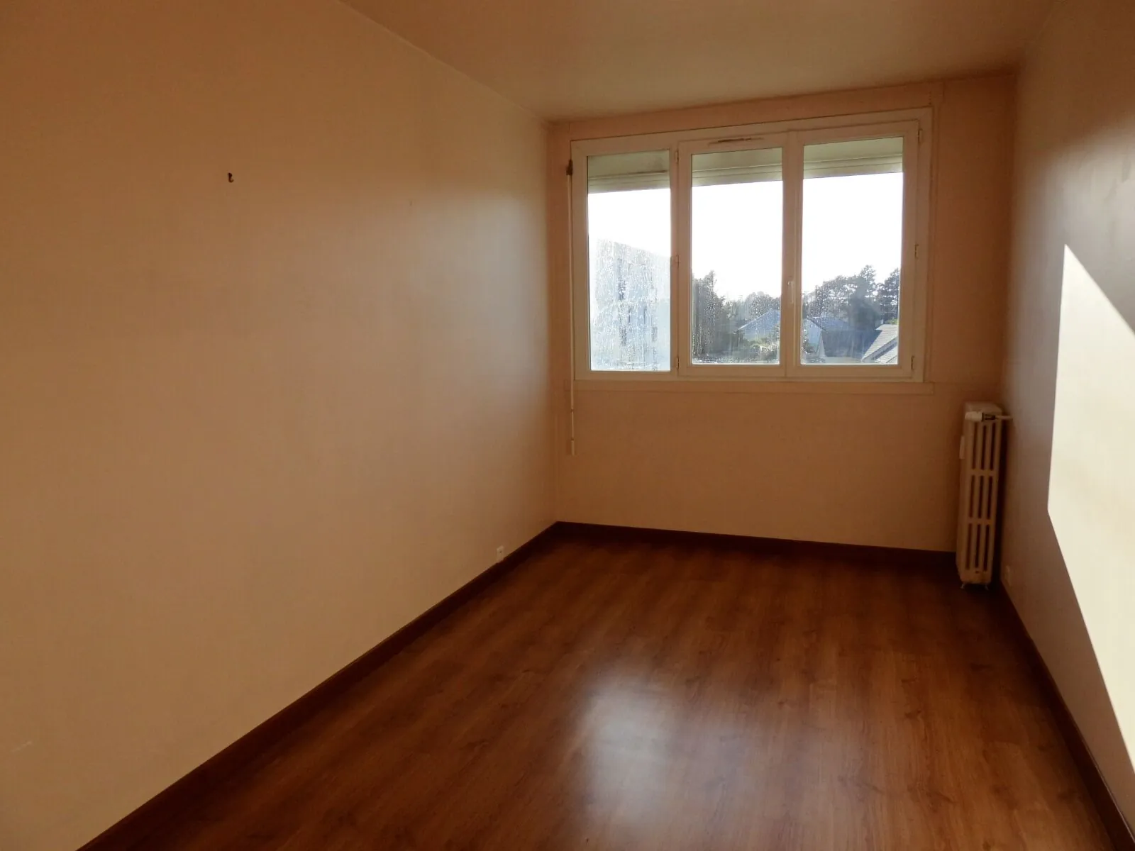 Appartement à Fécamp avec balcon, 2 chambres, rez-de-chaussée sécurisé 