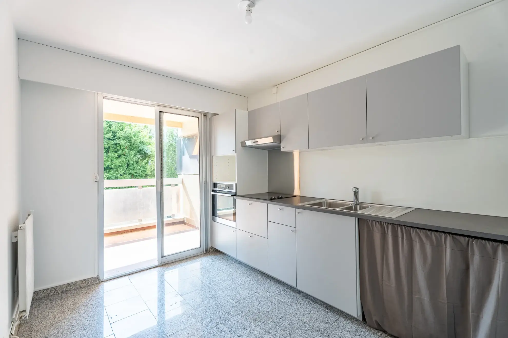 Appartement 3 pièces rénové à Marseille avec terrasse et parc privé 