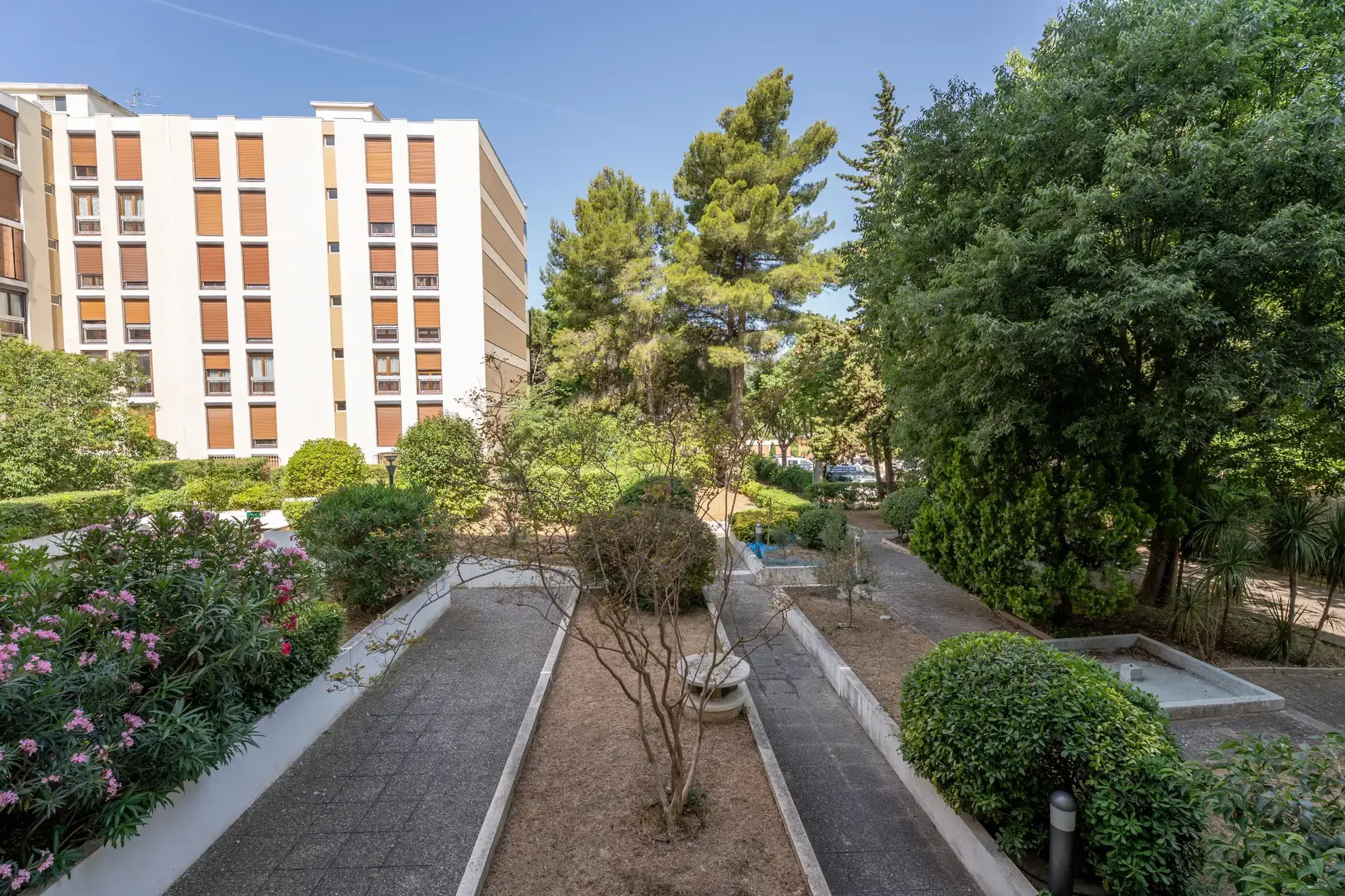 Appartement 3 pièces rénové à Marseille avec terrasse et parc privé 