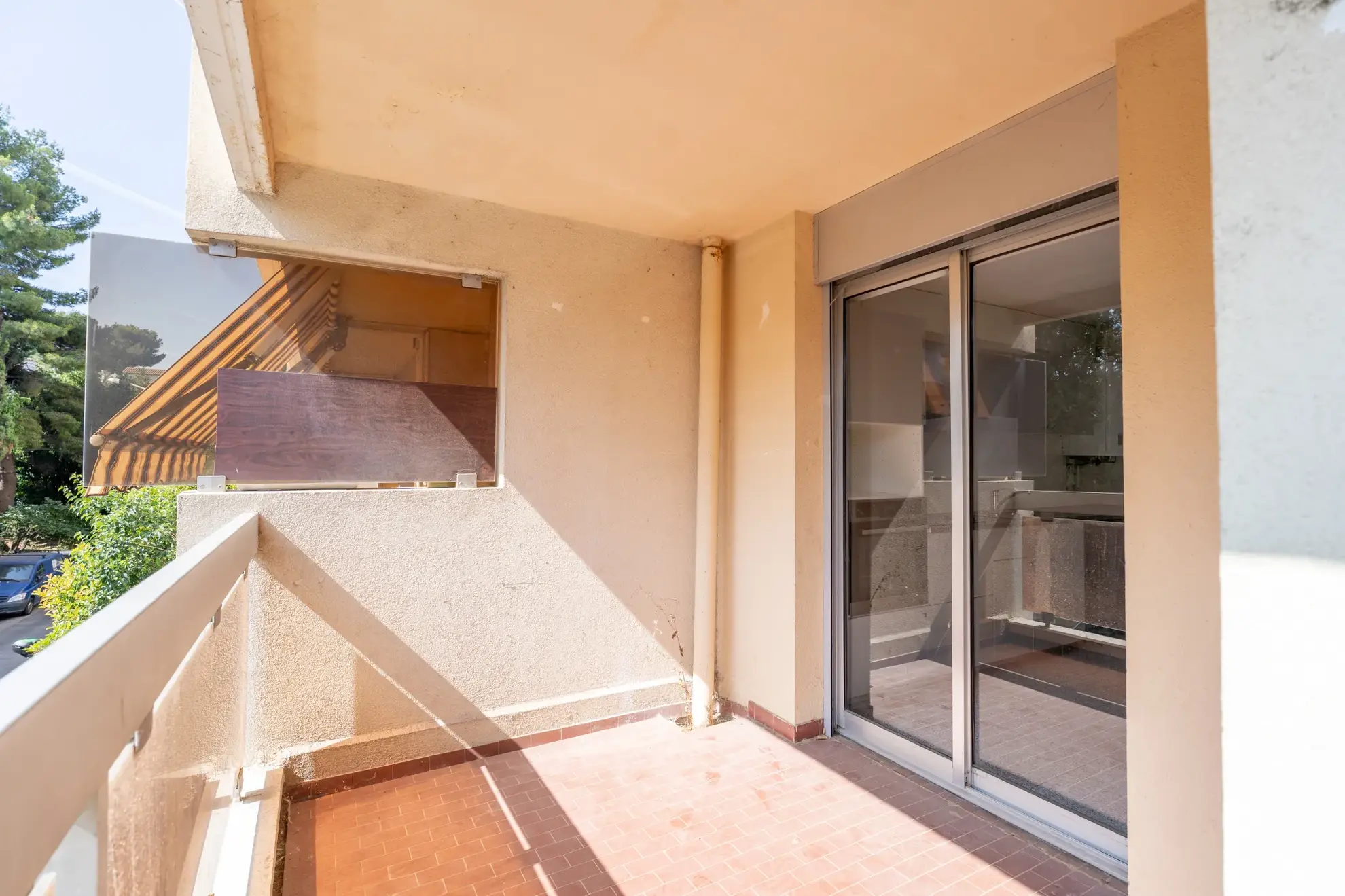 Appartement 3 pièces rénové à Marseille avec terrasse et parc privé 