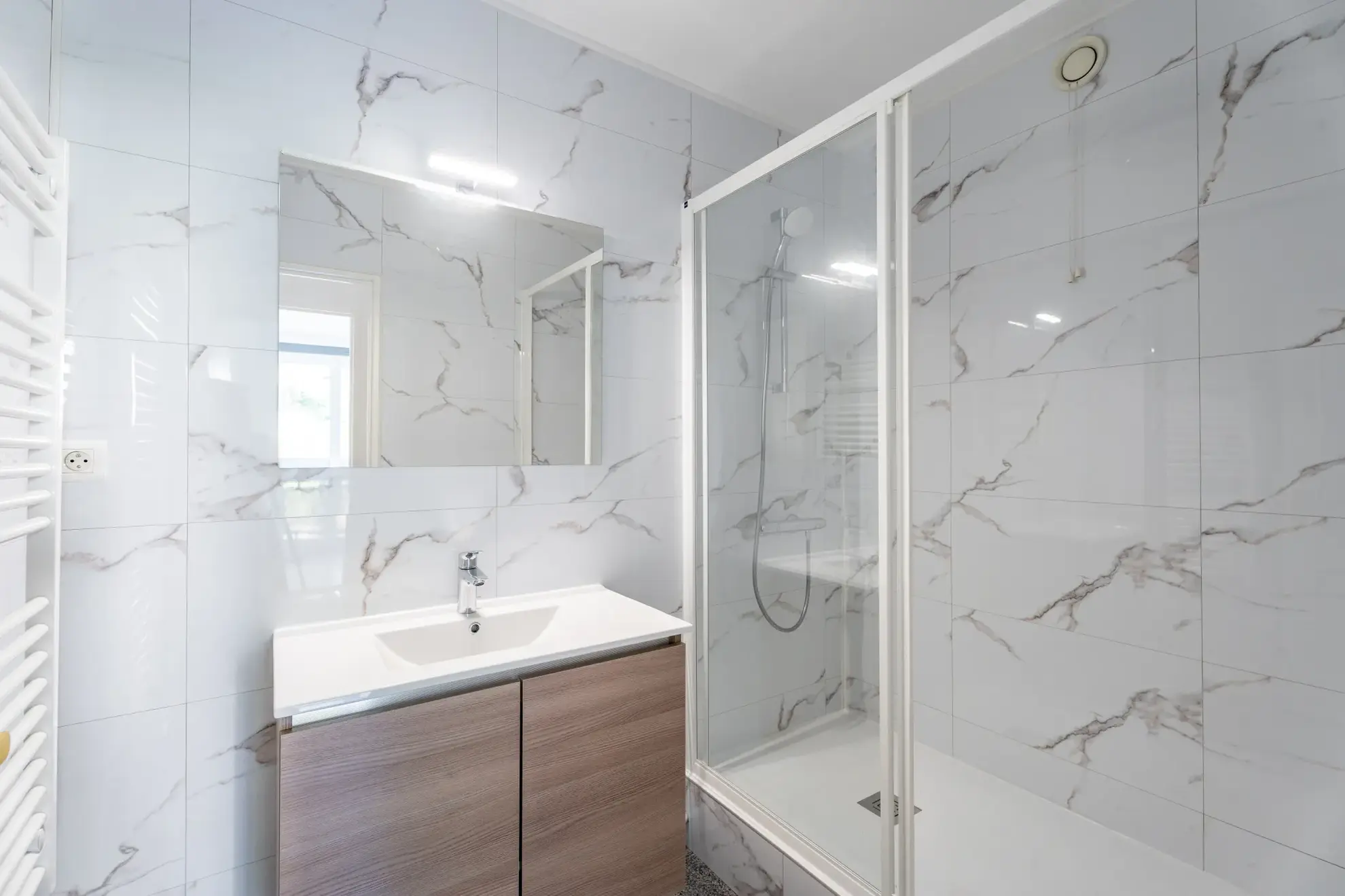 Appartement 3 pièces rénové à Marseille avec terrasse et parc privé 