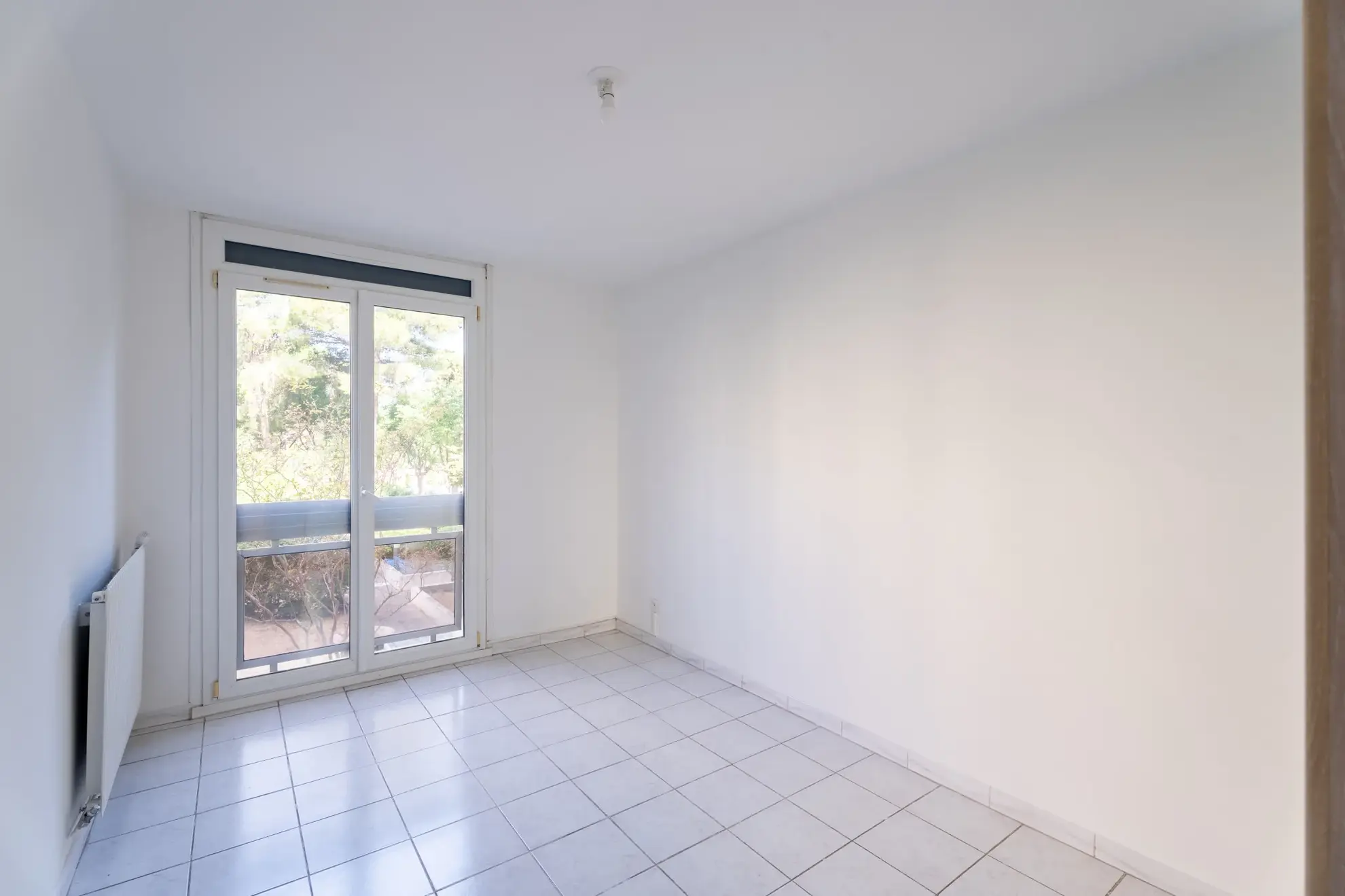 Appartement 3 pièces rénové à Marseille avec terrasse et parc privé 