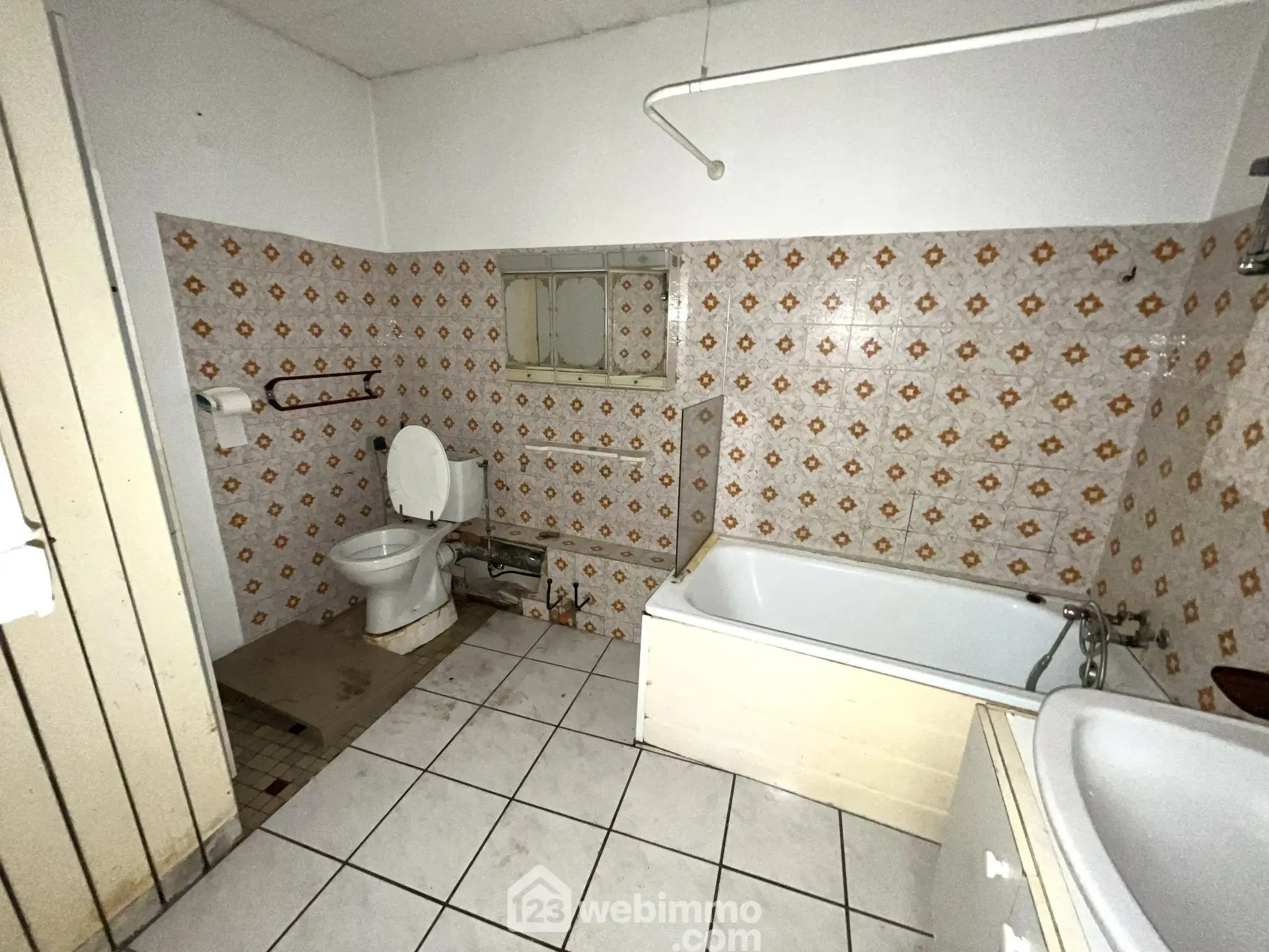 Maison à rénover de 72m² à Blanquefort-Caychac, centre-ville 