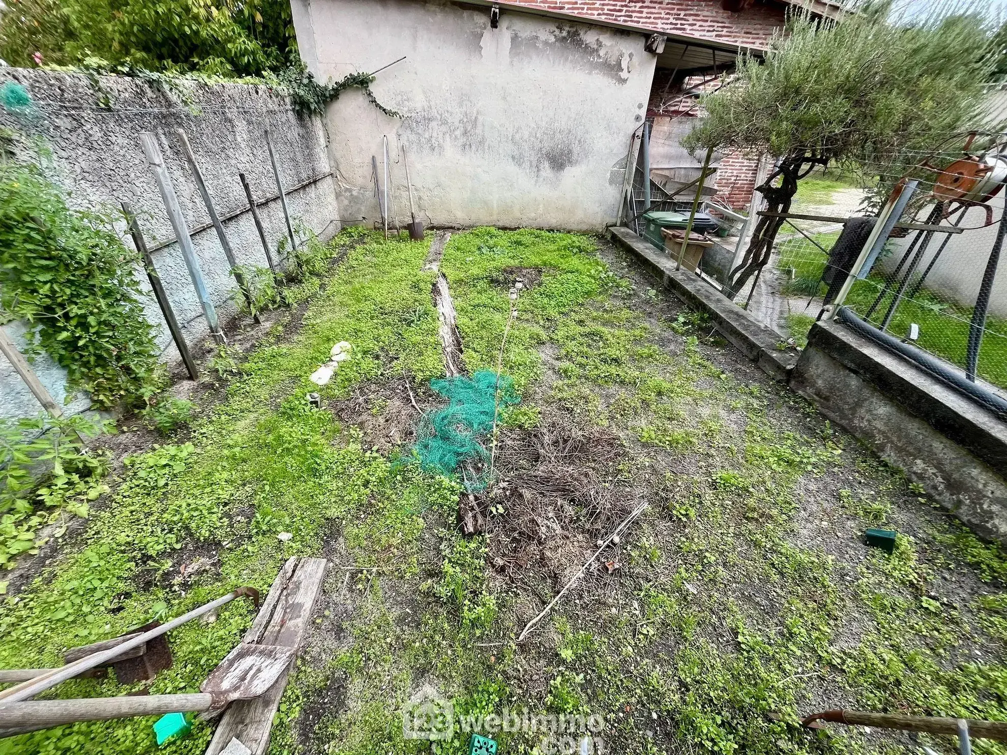 Maison à rénover de 72m² à Blanquefort-Caychac, centre-ville 