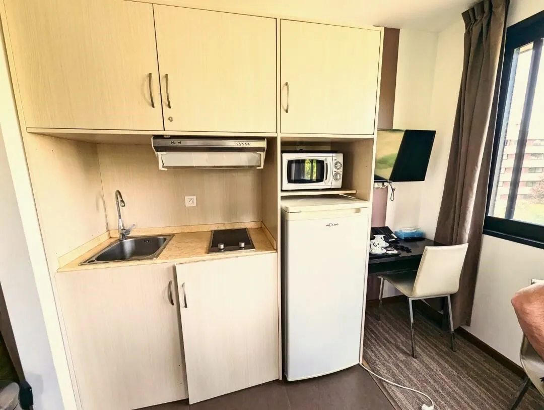 Investissement immobilier à Ferney: Appartement T2 loué avec parking et rentabilité élevée 