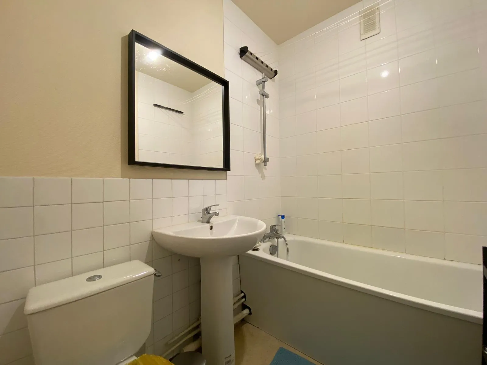 Appartement T3 au dernier étage avec balcon et parking près de Parly 2 