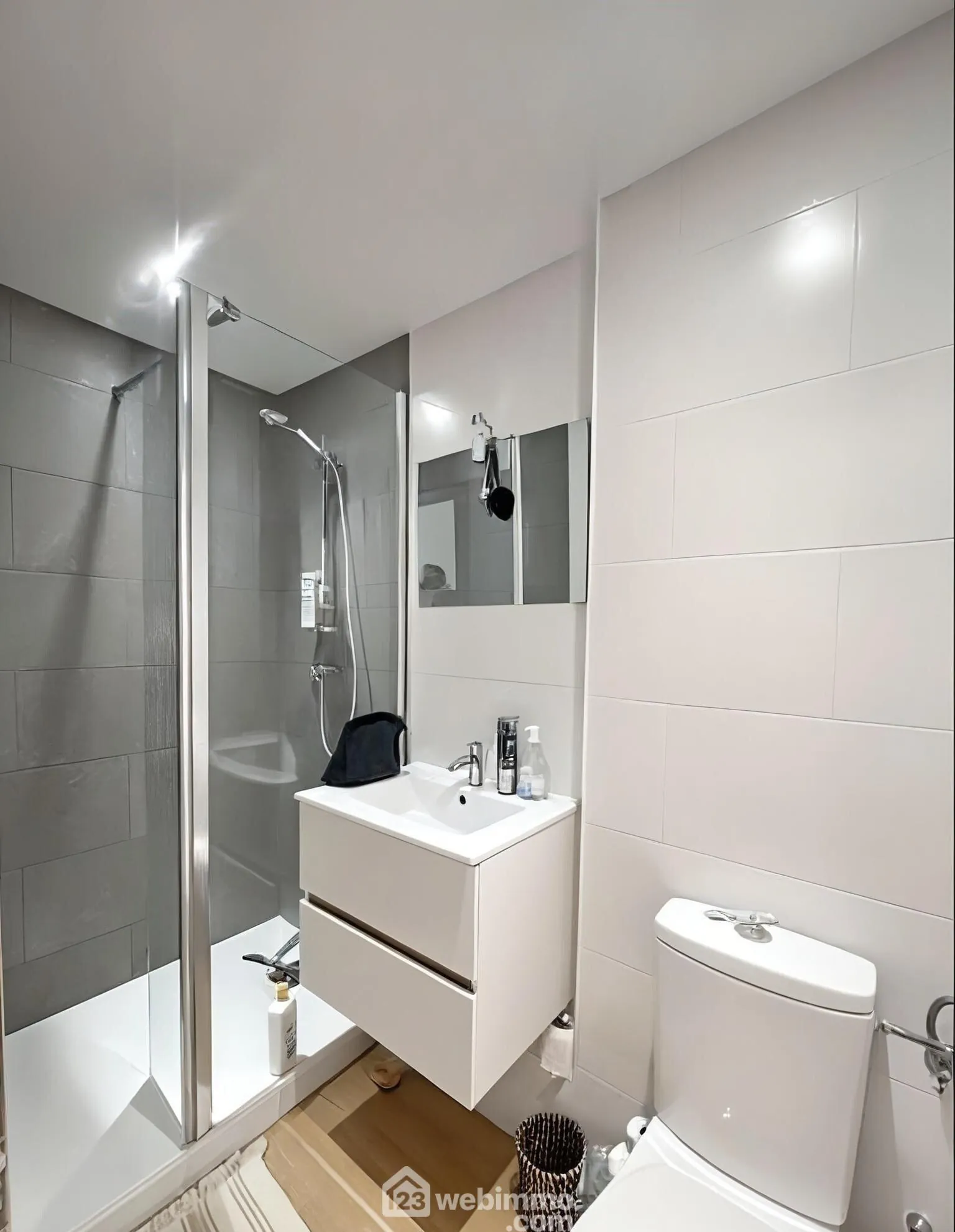 Studio rénové avec loggia, piscine et vue dégagée à Sainte-Maxime 