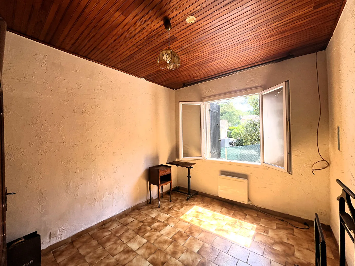 Maison à rénover de 72 m² à Septèmes Les Vallons avec dépendance et grand parking 