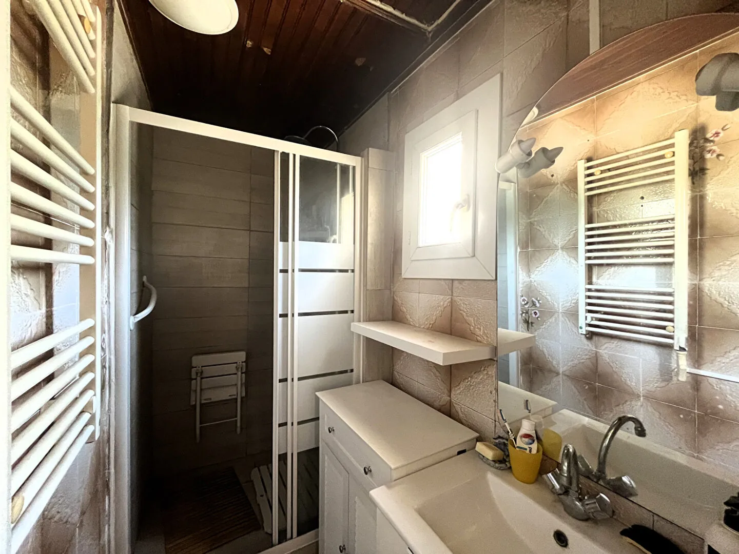 Maison à rénover de 72 m² à Septèmes Les Vallons avec dépendance et grand parking 