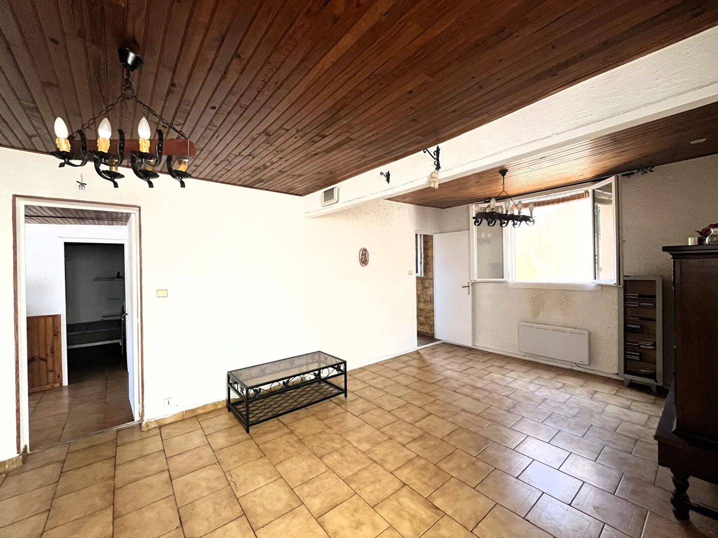 Maison à rénover de 72 m² à Septèmes Les Vallons avec dépendance et grand parking 