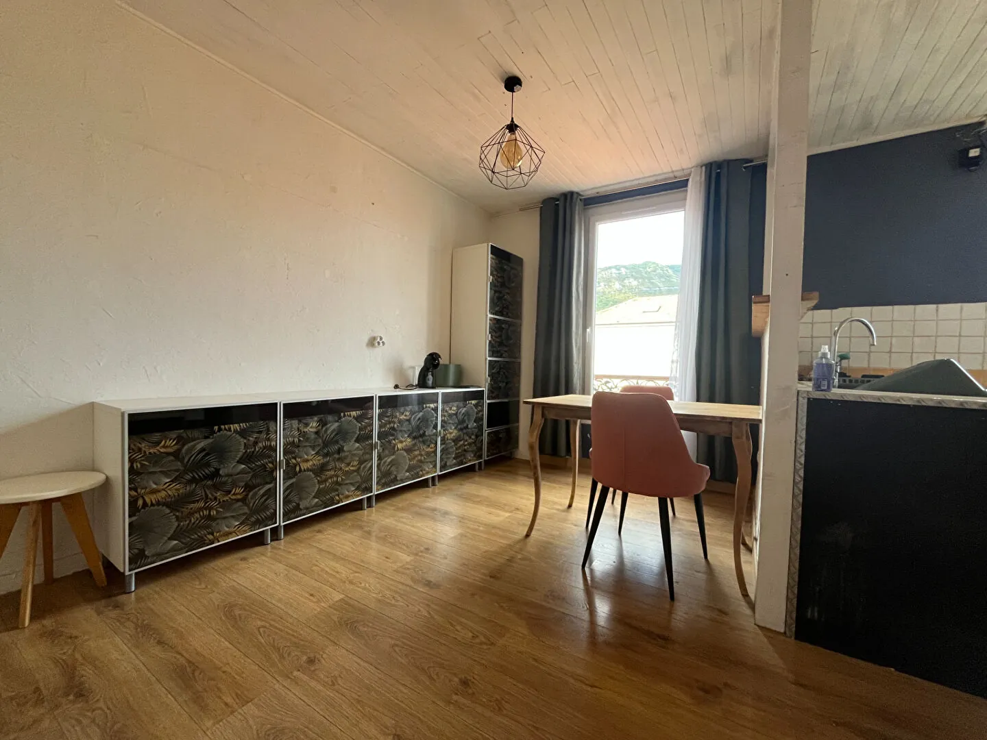 Appartement 3 pièces en duplex à Laragne-Monteglin – Centre-ville avec potentiel 